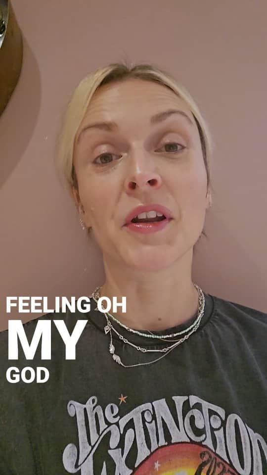 ファーン・コットンのインスタグラム：「I can never quite say everything I want to in one minute but here's a few thoughts from my tv watching this weekend.   When it comes to panic attacks it can be a slow process to heal but noting even tiny increments of progress is worthwhile.   I'm not where I was say 7/8 years ago where I was having panic attacks most days but I'm still not totally out of the woods. Watching @robbiewilliams documentary made me realise how none of us are alone in these feelings. I could feel that terror in his eyes because I've felt it and it's very much why I dont present live TV shows anymore. When outside opinion is loud and negative and doesn't match with what you know to be true about yourself there's a strange severance between your heart and mind. When you start to believe the garbage others say about you that's when you're in deep shit...and I've been there.  Yet I'm not anymore. I know who I am, I keep enough of myself private so that only fragments of me can be judged and I have increasingly become my own counsel.   Healing from a juttery nervous system is possible. I still have work to do but the journey is less daunting these days and at times very beautiful and expansive.  I could write much more about panick attacks and probably record a video hours long, but here are my short thoughts on it all today.   Monday love to you all ❤️」