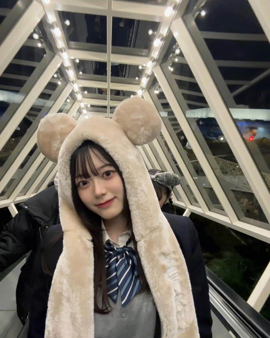 山田瑠々さんのインスタグラム写真 - (山田瑠々Instagram)「🤍🖤🤍️🖤  #制服ディズニー  #ディズニー  #ディズニーランド  #ディズニーコーデ  #クリスマスディズニー  #スペースマウンテン  #jk  #コスプレ  #03  #大学生  #女子大生  #ミスコン」11月20日 18時48分 - ruru_yamada_box