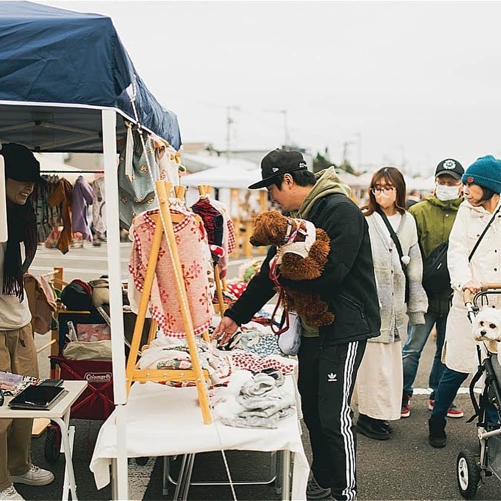 甲斐麻美さんのインスタグラム写真 - (甲斐麻美Instagram)「. @イオンモールむさし村山での いぬのおまつり風景🐕🐾  みんなかわいいなぁ〜❣️  いぬのおまつりを盛り上げて下さる出店者様も みんな、いいお顔🥰  いつもありがとうございます！  3月に開催するいぬのおまつりを わたし達と一緒に作って下さる 出店者様の募集は本日が〆切です！  迷ってる方は エイッと申し込んでみて下さい🙌 両手を広げて＼わんこウエルカム／な空間を 一緒に作りましょう🥳  詳しくはこちら↓↓↓  \\ いぬのおまつり 　2024年3/2(土),3(日)＠まつばら綾瀬川公園 　　　　　出店募集まもなく〆切 // 　　　（～11/20(月)〆切)  締め切りは、11/20(月)23:59です！  ワンちゃんもワンちゃん家族も、 みんなが楽しくハッピーで 心地いいイベントになるために、 わたし達と一緒に ”いぬのおまつり ”を 盛り上げてくれる『いぬLOVE💗』な 出店者様をお待ちしています🐾  初めての場所で、 大きな空間で開催なのでわたしたちもドキドキ🐶🤭💓  ぜひ一緒に盛り上げて下さい！  心地のいい春の公園で、 たくさんの笑顔を作りましょう🐕‍🦺💕🌝  出店者さんの募集は、まもなく〆切！  @inuto_watashi ↑をフォローの上、  いぬとわたしホームページへ。 → https://inutowatashi.wixsite.com/home  プロフィール欄からどうぞ🐶✨  出店要項（規約）をご確認のうえ、 ご応募ください。🥰 (※応募者が多数の場合は選考になります) (※期日内は申込みフォームの修正も可能です)  運営team一同、 素敵な出店者様との 出逢いを心から楽しみにしています💛  よろしくお願いします♩  ============  いぬのおまつり ============  ■日時：2024年3月2日(土)・3(日) 10:00～16:00 ※雨天中止 場所：まつばら綾瀬川公園(旧綾瀬川左岸広場) 東武スカイツリーライン獨協大学前駅東口 徒歩約8分  #いぬのおまつり　 #埼玉県 #草加市 #草加グルメ #草加最高 #松並木 #イベント運営 #いぬとわたし #犬との暮らし #犬ファースト #犬好きさんと繋がりたい #犬がいないと生きていけません #犬好き #犬のイベント #犬イベント #犬とお出かけ #いぬすたぐらむ #いぬのおまつり #いぬとわたし #犬イベント #犬の日 #出店者募集 #犬すきさんと繋がりたい #犬との暮らしを楽しむ #募集 #犬ばか」11月20日 19時01分 - inuto_watashi