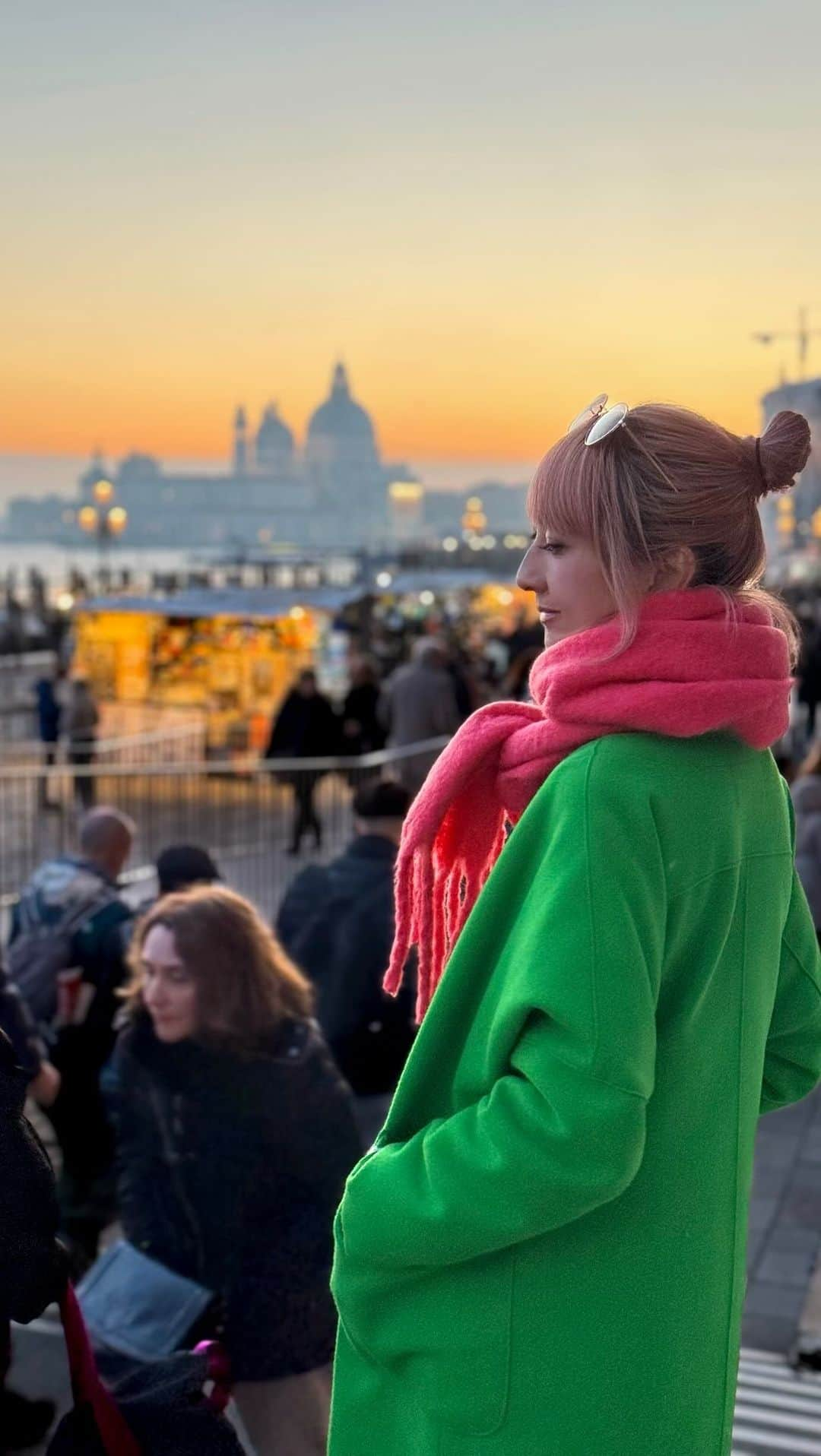 彩耶のインスタグラム：「ただいま〜✈️ 帰国しました💕  2週間のイタリア周遊🇮🇹をギュッとまとめて Reelsで🤗💕  ストーリーを見て下さってた方はわかるかなぁ🤭✨  ⠀⠀⠀ ⠀⠀ 今回の渡航は、お仕事兼ねて イタリア4都市周遊してきました🇮🇹 Roma ⇨ Firenze ⇨ Venezia ⇨ Milano…  楽しくて充実した時間を過ごすことができました😌✨  渡航中はストーリーのみの発信になってたけど、皆さんたくさん見て下さってるようで嬉しかったです💕 メッセージもありがとうございました✨  イタリア気分を味わってもらえたかなぁ🇮🇹✨ また投稿は後日ゆっくりさせて頂きますね！  ✳︎ ハイライトにイタリアでのストーリーをまとめてるので 良かったら見てね♡  ⢄⢄⢄⢄⢄⢄⢄⢄⢄⢄⢄⢄⢄⢄⢄⢄⢄⢄⢄⢄⢄⢄⢄⢄⢄⢄⢄⢄⢄ #italy #italia #イタリア #イタリア周遊 #イタリア旅行 #trip #travel #ローマ #フィレンツェ #ヴェネチア #ミラノ #Roma #Firenze #Venezia #Milano #カタール航空 #qatarairways #成田空港」