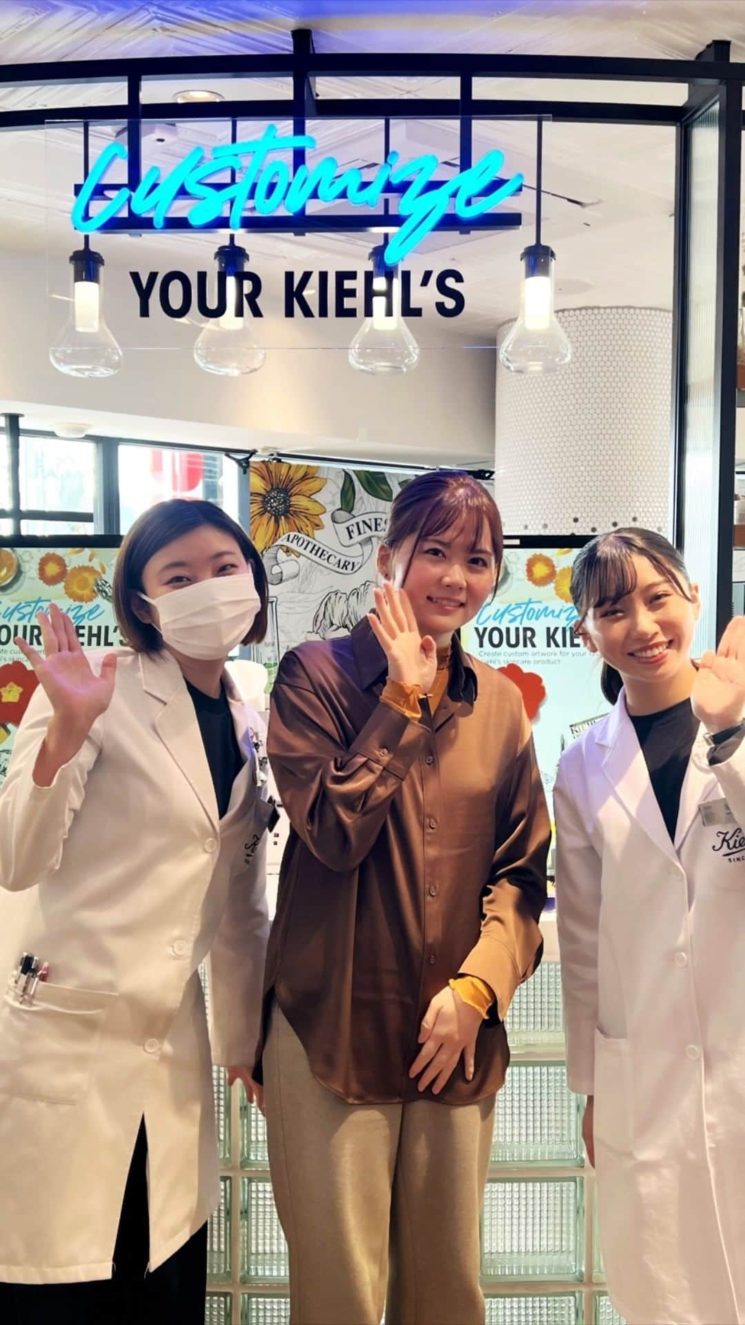 キールズ Kiehl's Japanのインスタグラム：「昨日開催した #キールズ ジャパン初の「キールズ ドッグ サロン」の様子をご紹介🐶 人気トリマーの高萩さんにわんちゃんのデリケートな身体と肌について解説いただき、ブラッシングやマッサージの実践を行いました✨その後、飼い主様も肌測定とカウンセリングで、ご自身の肌を労わる時間を😌 ご参加いただいた皆様、高萩さん、ありがとうございました☺ @kiehlsjp #Kiehls #ドッグサロン #ドッグケア #ドッグ #スキンケア」