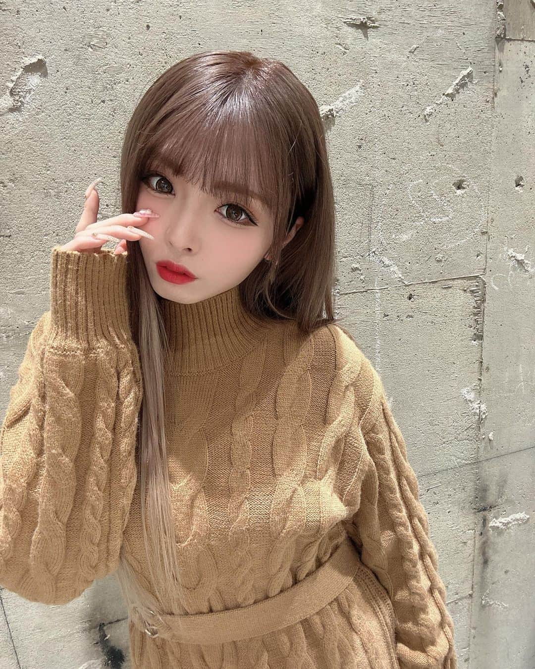 古川結菜さんのインスタグラム写真 - (古川結菜Instagram)「ネイルと髪色変えた~🥰🥰🥰 冬仕様にしてもらいましたｯ🥺💗 めちゃめちゃかわいい最高ﾃﾞｽｯ🥹💗  💇‍♀️💗 @luxen_shuto_shibuya  💅🌟 @lapis_manami」11月20日 19時02分 - yui628