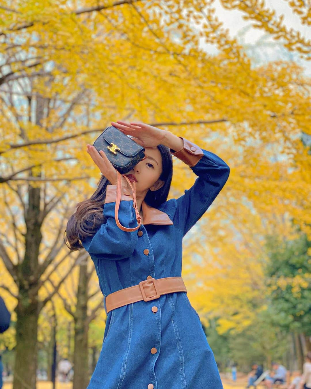 めいのインスタグラム：「🇯🇵Japan イチョウの終わりもうすぐ私の誕生日だけど、一緒に過ごせないかな💛 ・ ・ 寶寶銀杏結束就是我的生日 你會陪我一起過嗎💛 ・　 ・ ・ ・  —  #instapic#日本#光が丘#寫真#portrait#사진#光が丘公園#紅葉#커피#ポートレート#japanesegirl#写真集#japan#photo_jpn#autumn#섹시#photo#写真部#フォロー#撮影#model#view#イチョウ#tokyo#follow#イチョウ並木」