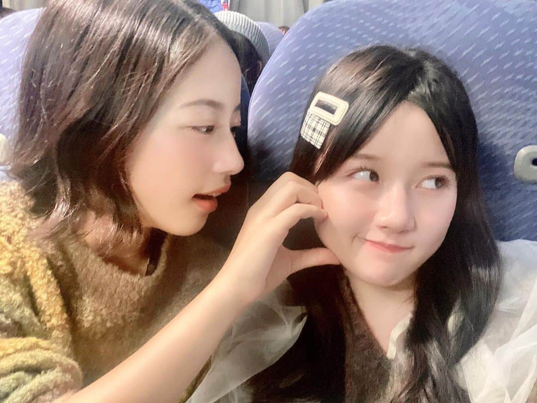 のインスタグラム：「🌈🍒  あんちゃん~  この写真なにかとお気に入り  #池端杏慈  #河村果歩 #nicola #ニコラ #ニコモ #ニコラ12月号発売中  現在SUPER☆GiRLS6期生が12,900人フォロワーを増やすチャレンジ中です！是非各SNSのフォロー宜しくお願いいたします♡♡」