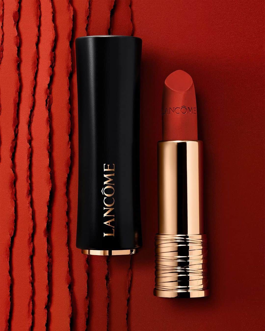 Lancôme Officialさんのインスタグラム写真 - (Lancôme OfficialInstagram)「Strike a pose with L’Absolu Rouge Drama Matte and @heconghc. Try He Cong’s select shade: 196 French Touch.  #Lancome #LAbsoluRouge #Makeup」11月20日 19時04分 - lancomeofficial