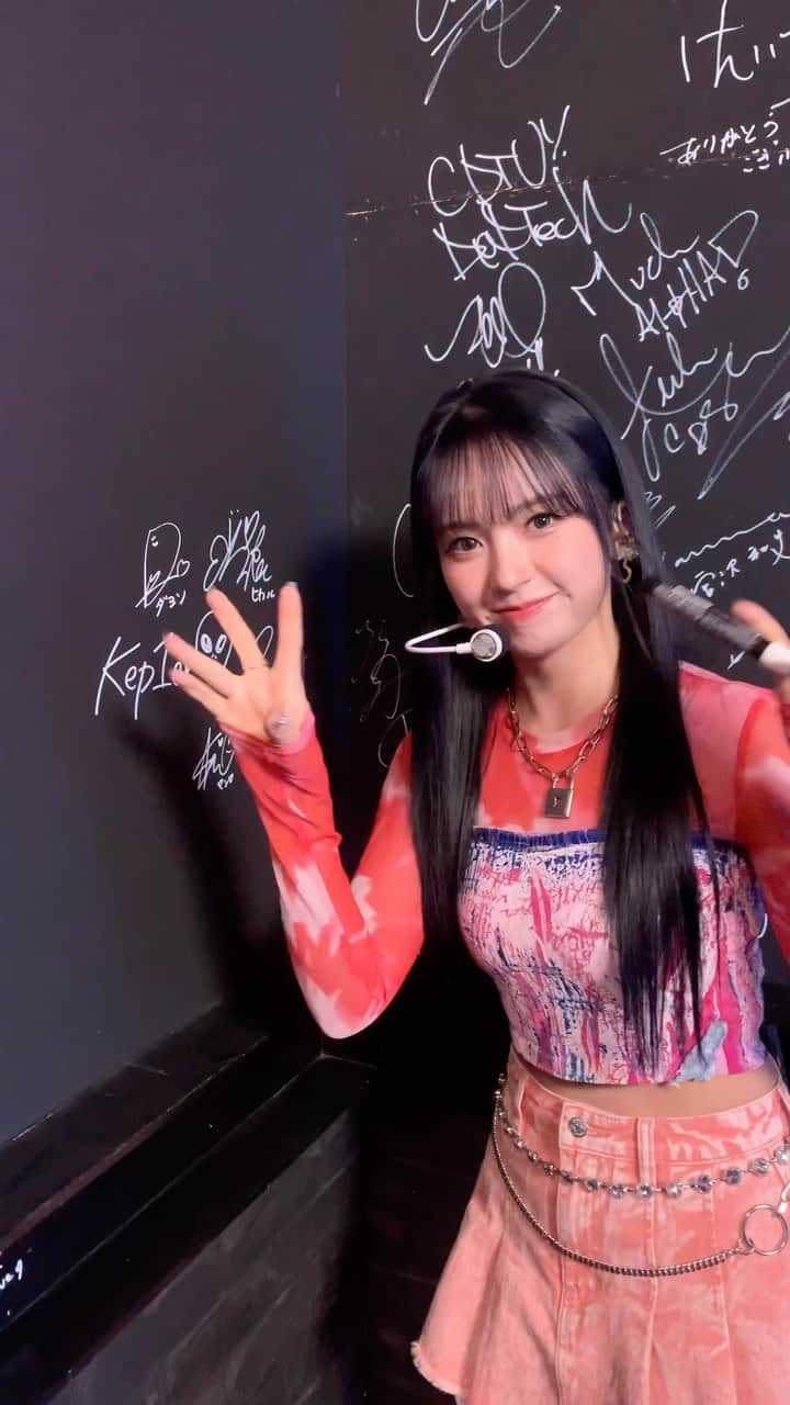 のインスタグラム：「⁡ #CDTVライブライブ インスタ限定！激レア★サインムービー配信中 #Kep1er のみなさん 「GrandPrix」を披露していただきました！ ⁡ かっこかわいくてパワフルな楽曲！ サビのダンスかっこいい〜🥺🚗³₃ 本日も皆さんのビジュ最強でした！！🫣 ⁡ OPステージをありがとうございました♪ ⁡ #CDTV #TBS」