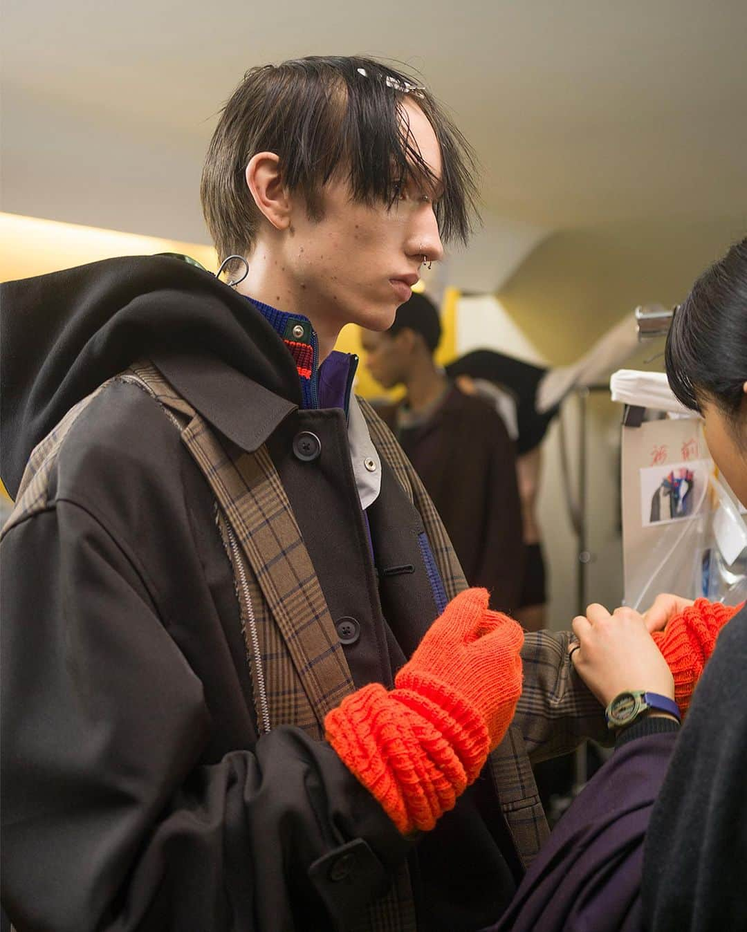 kolorさんのインスタグラム写真 - (kolorInstagram)「⁣  ⁣ Behind the scene⁣ kolor AW2023 Runway Show⁣ ⁣ ⁣ #kolor #kolorofficial #KLRFW23 #AW23」11月20日 19時04分 - kolorofficial