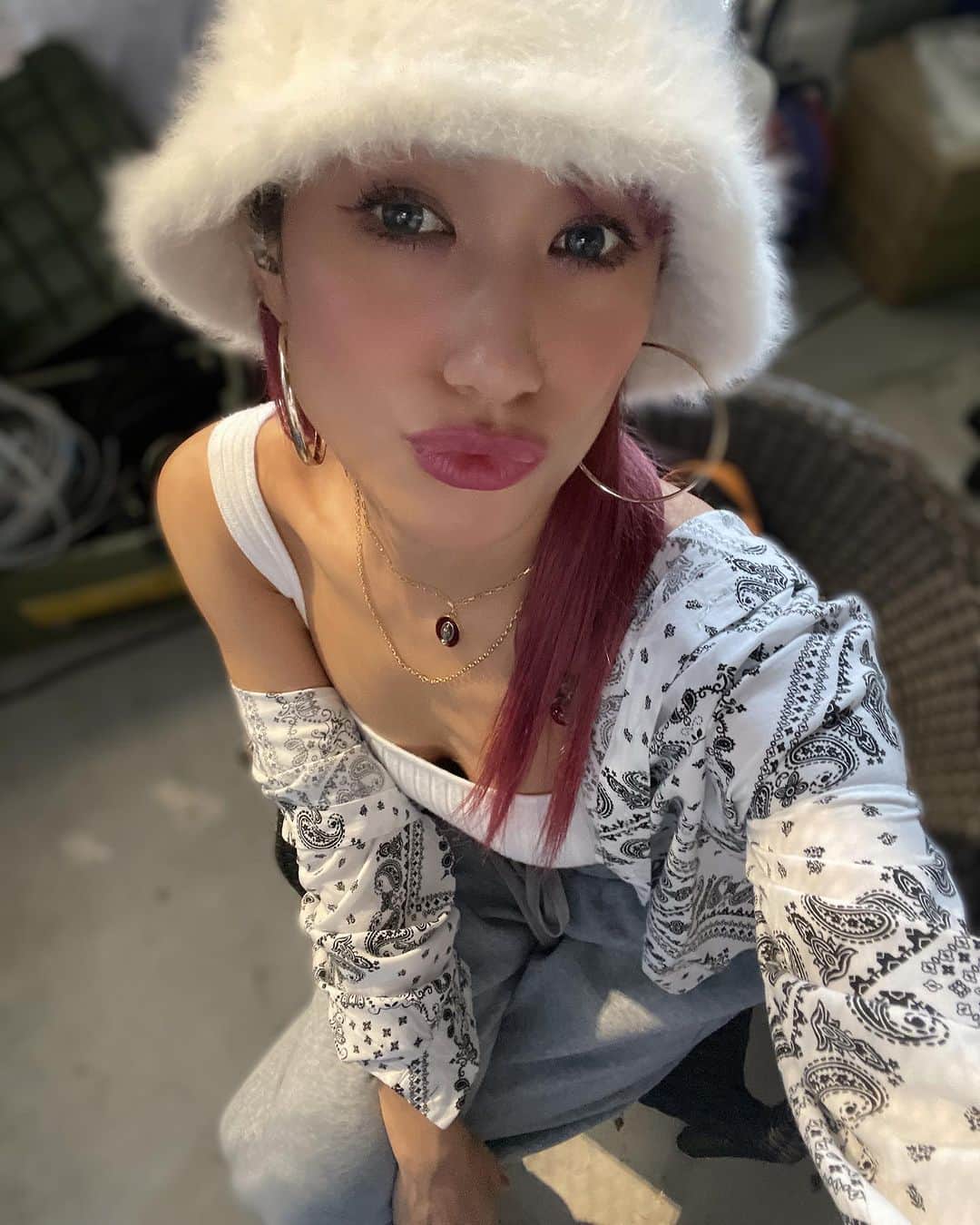 片桐舞子さんのインスタグラム写真 - (片桐舞子Instagram)「今週末、準備できてる？？  私は、準備と体調管理第一優先な毎日を過ごしてます🦦  今日はリハーサルでした。 「ただいま」って感じの時間。 私の声と耳と心をサポートしてくれる 心強いスタッフチームと数年ぶりにやれます。  期待しててね♡  このライブで発売になるグッズもいっぱいよ😘 またお知らせするね🫶🏼  #mays#vocalist #songwriter #creatorgroup #selfproducedmusic」11月20日 19時06分 - mays_maiko