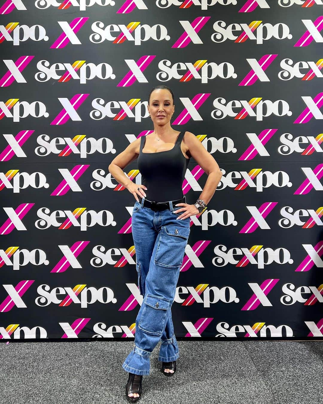 リサ・アンさんのインスタグラム写真 - (リサ・アンInstagram)「My full @sexpoaustralia @lovexaus recap is available for on my podcast 🎧: on all listening platforms  📺: on @youtube 📍TheRealLisaAnn  Subscribe, rate & review! ✔️  #thelisaannexperience #podcast #thereallisaann」11月21日 0時05分 - thereallisaann