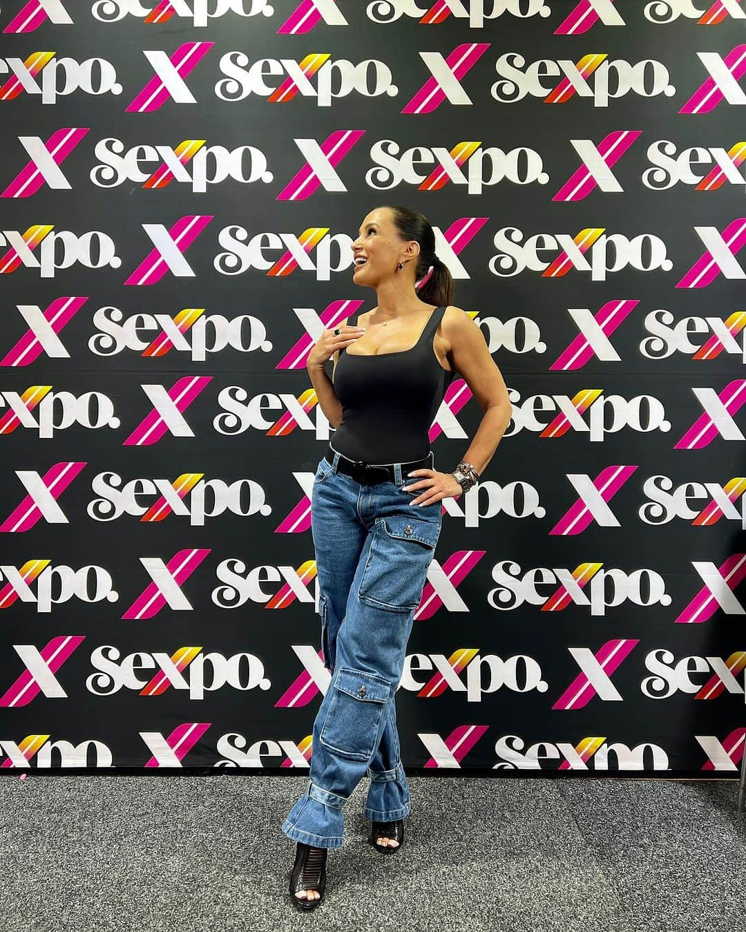 リサ・アンさんのインスタグラム写真 - (リサ・アンInstagram)「My full @sexpoaustralia @lovexaus recap is available for on my podcast 🎧: on all listening platforms  📺: on @youtube 📍TheRealLisaAnn  Subscribe, rate & review! ✔️  #thelisaannexperience #podcast #thereallisaann」11月21日 0時05分 - thereallisaann