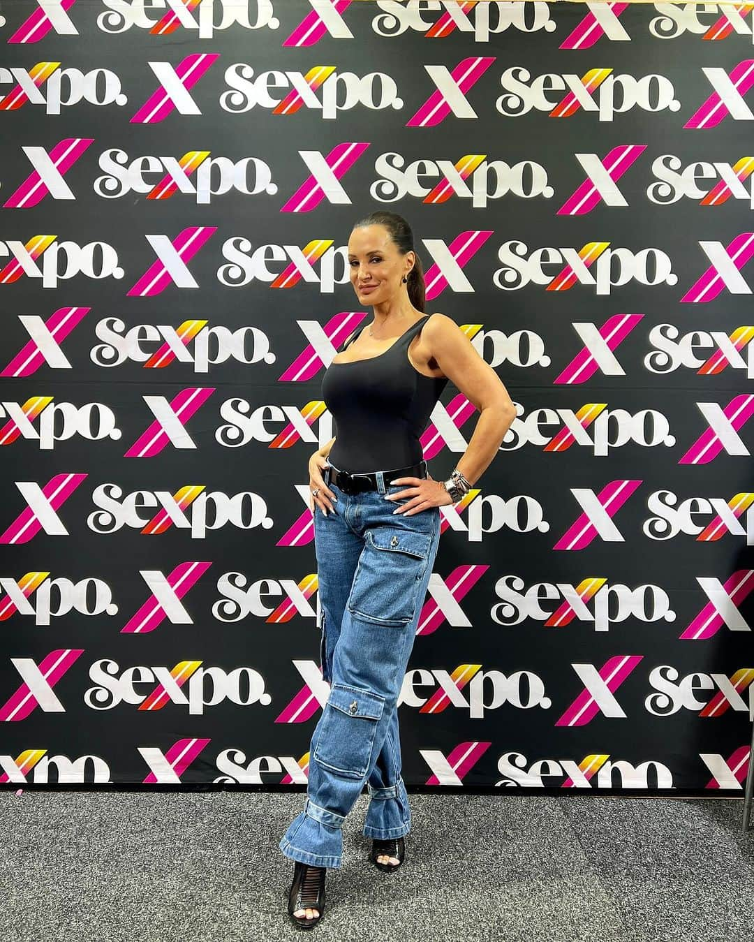 リサ・アンさんのインスタグラム写真 - (リサ・アンInstagram)「My full @sexpoaustralia @lovexaus recap is available for on my podcast 🎧: on all listening platforms  📺: on @youtube 📍TheRealLisaAnn  Subscribe, rate & review! ✔️  #thelisaannexperience #podcast #thereallisaann」11月21日 0時05分 - thereallisaann