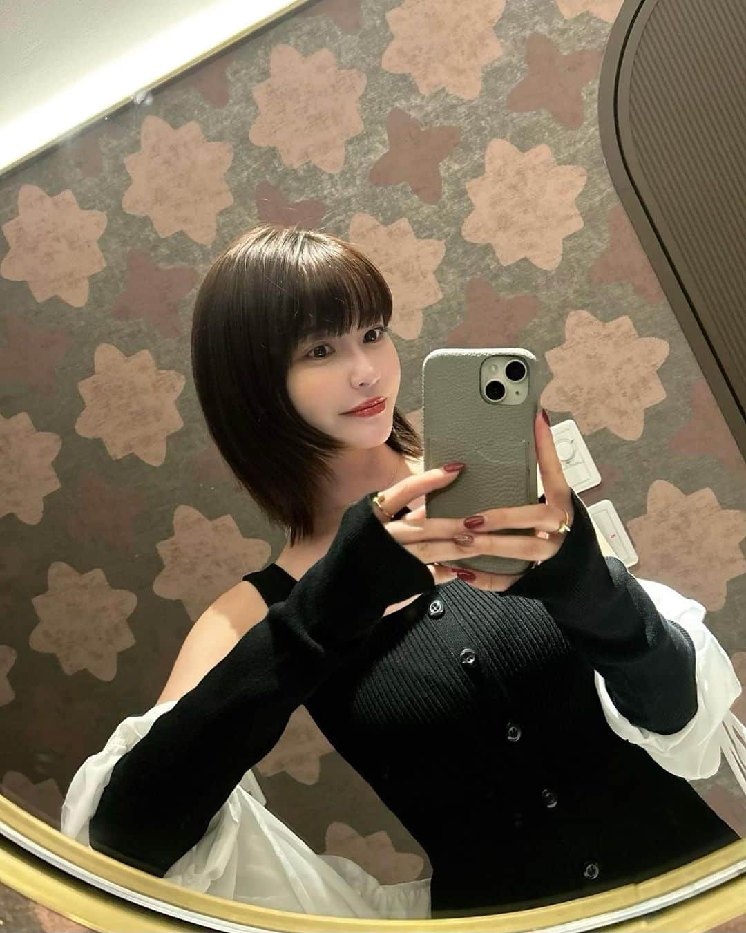岸明日香のインスタグラム：「今日はとある収録で..💕  とっても楽しかったあ✨ この衣装、あざと可愛くない？笑  そしてレイヤーがいい感じ💇‍♀️」