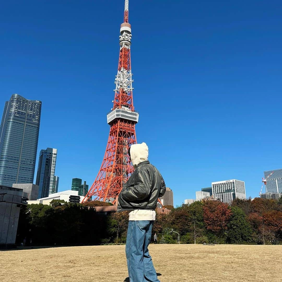 佐藤嘉人のインスタグラム：「雲一つなくて快晴すぎた！ 東京タワーでのアクロバット見てね🗼」