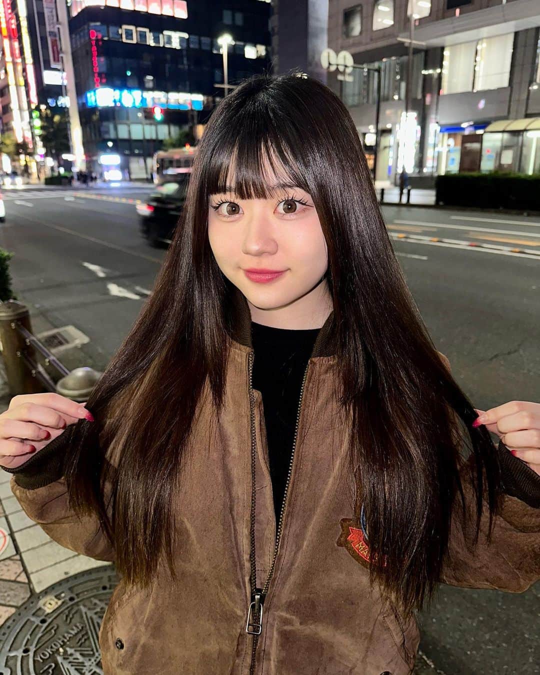 のインスタグラム：「🐈‍⬛🎀    最近寒すぎるけど嬉しい😖❄💞  クチコミでずっと人気なCLAYGEのシャンプーが可愛くなってリニューアルしてた！🩷🩷   めっちゃ髪の毛つやつやになって気分いいるんるん😆🩷  パッケージが大人ぽくなっててかわいくなってる🫶🫶  ちょーーめっっっちゃいい匂いするよ🤩  ロフトとかドラッグストアに売ってるから みんなも使ってみてね！   @clayge__official   #PR #New_CLAYGE #CLAYGE #クレージュ #実感型スパ」