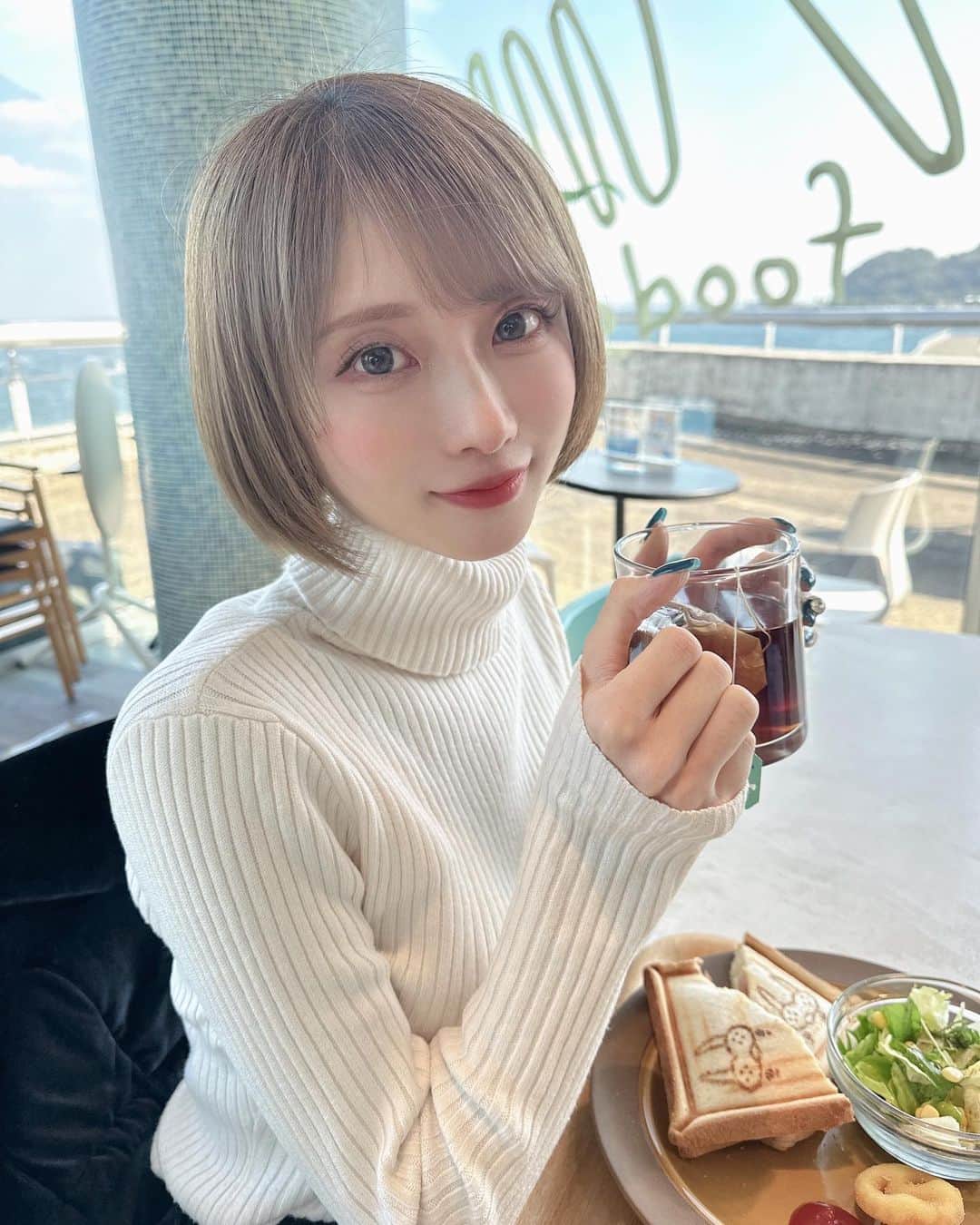 海月らなのインスタグラム：「デートは映画か水族館でお願いします！  #ショート #水族館」