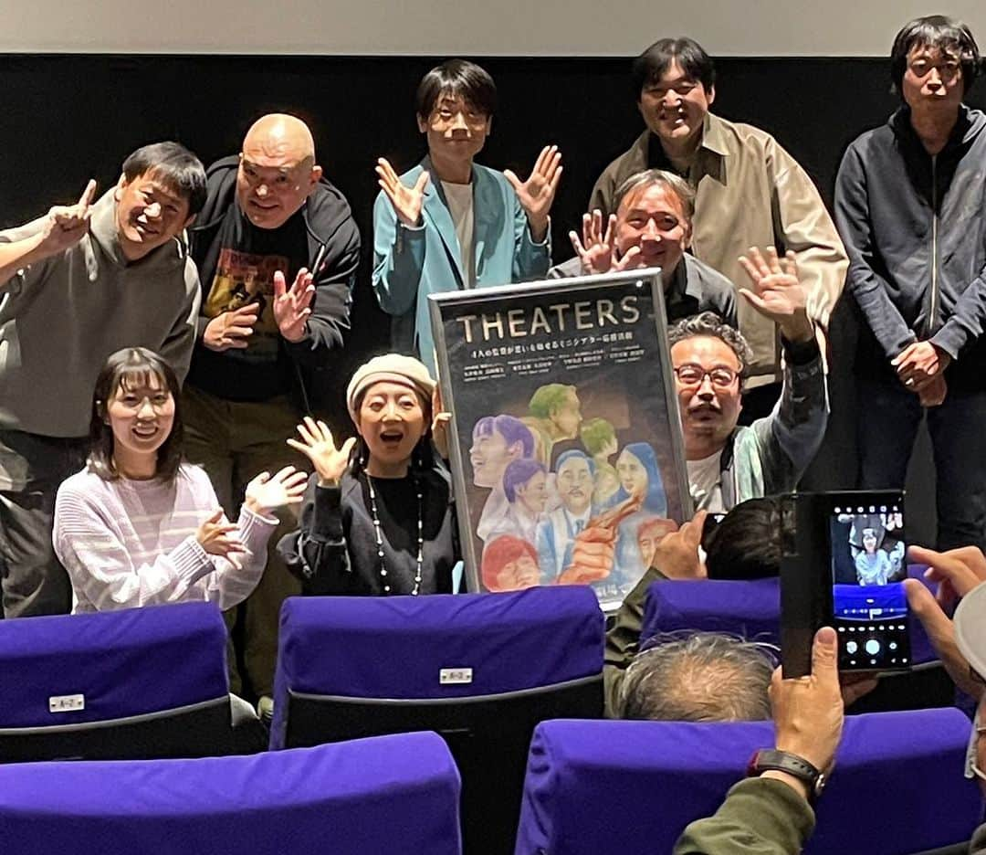 江藤あやさんのインスタグラム写真 - (江藤あやInstagram)「映画『THEATERS』 青梅の シネマネコさんにて 舞台挨拶させて頂きました。 久しぶりに、沖正人監督、鈴木太一監督、 中村公彦監督、山口雄也監督の 4監督が揃ってのトークショーでした。  東京唯一の木造建築の映画館で とても綺麗で可愛いらしい空間でした。 お客様もスタッフさんもとても温かくて ほんわかしました♫ ありがとうございました！  ちゃっかりカフェでまったり フレンチトーストをいただきました。  このような地元の方に愛されている ミニシアターを応援したい！ という思いで この『THEATERS』が生まれました！  この映画のお陰で 今年はいろんなミニシアターを 訪れることが出来ました。 来年も行ったことない映画館に たくさん行けるといいなぁ。 皆様、引き続きよろしくお願いいたします！  #THEATERS #シネマネコ @cinemaneko_ome」11月20日 19時24分 - ayayakko19