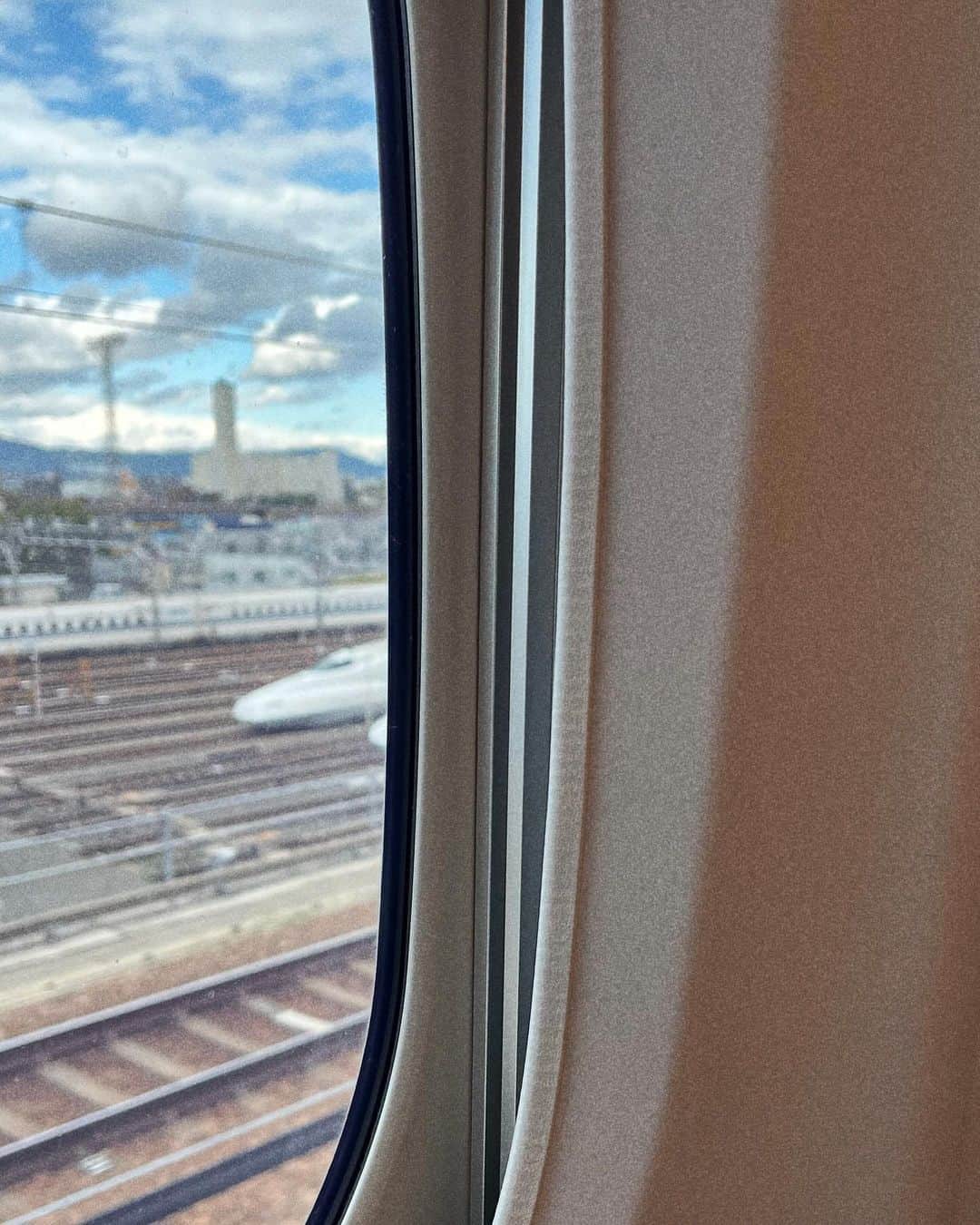Yukiさんのインスタグラム写真 - (YukiInstagram)「—— 2023 AHN HYO SEOP ASIA TOUR  ＜THE PRESENT SHOW in NAGOYA＞  ㅤㅤㅤㅤㅤㅤㅤㅤㅤㅤㅤㅤㅤ 大好きなアン・ヒョソプのファンミ🫶🏻 めちゃくちゃかっこよかった…✨ スタイルも良すぎるし、声も落ち着くし ダンス、ピアノ、歌もたくさん歌ってくれた。 素敵な人柄が伝わってきて 本当に幸せな空間と時間でした🥲🫶🏻🩷 ✔︎山崎のハイボールが大好き ✔︎買い物はあまりしない （今年は日本で2回買い物をしただけ） ✔︎合うサイズがあまりないのでサイズ感が大事 ✔︎昨日食べた鰻（ひつまぶしと白焼き）が 今まで食べた中で1番美味しかった ✔︎計画を立てるのが苦手 （朝起きて、東京行きを決めた事がある） ✔︎お菓子は食べない（その分ごはんを食べたい派） ㅤㅤㅤㅤㅤㅤㅤㅤㅤㅤㅤㅤㅤ ㅤㅤㅤㅤㅤㅤㅤㅤㅤㅤㅤㅤㅤお昼ご飯は 炭焼うな冨士🥢 名古屋の友人が予約してくれて 大好物の鰻にテンション上がった♡ 贅沢に上うな重…！✨すっごく美味しかった🙏🏻 ㅤㅤㅤㅤㅤㅤㅤㅤㅤㅤㅤㅤㅤ #안효섭 #ahnhyoseop #ファンミ #名古屋 #アンヒョソプ #安孝燮 #韓ドラ好きな人と繋がりたい」11月20日 19時24分 - yukii061