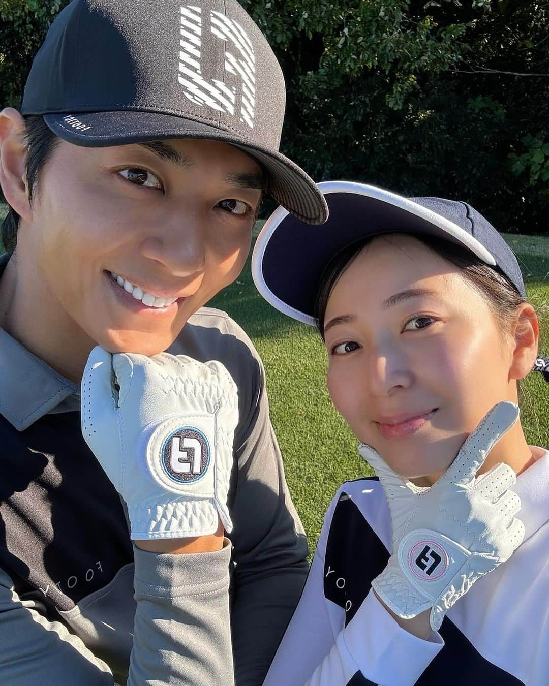 友永真也さんのインスタグラム写真 - (友永真也Instagram)「11月はゴルフ三昧🏌️ この時期は暑くも寒くもなく 天気が良いと最高です😆☀️  夫婦で同じ趣味を持てるって改めて良いなと思います😉 もちろんもウェアはいつもお揃いです⛳️ シューズは絶対にスパイクレス！と決めています🌟  @footjoy.japan」11月20日 19時25分 - tomonaga_shinya