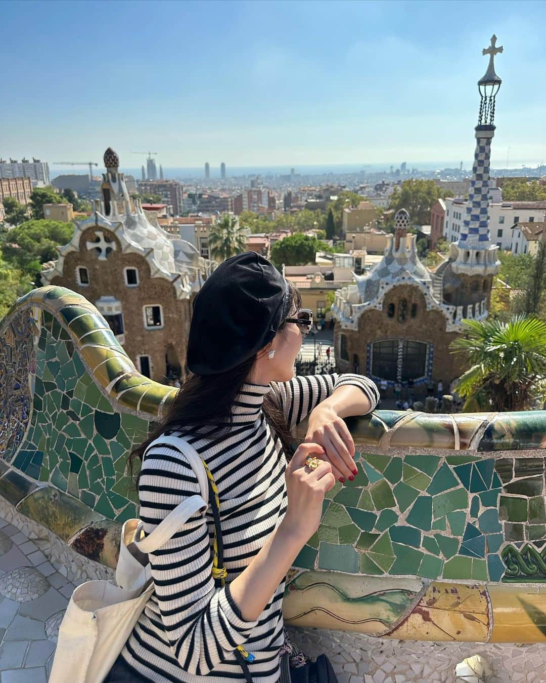 Yuika Matsuさんのインスタグラム写真 - (Yuika MatsuInstagram)「📍スペイン旅行 in バルセロナ🇪🇸 　 グエル公園🦎 　 世界遺産"アントニ・ガウディの作品群”のひとつ。 　 タイル装飾を施したオブジェの数々が見れて 曲線を描く建物も素敵すぎる💓  　 #ゆいか新婚旅行　 ⇧新婚旅行の投稿が好評だったので こちらのハッシュタグから全て見れるように まとめてます❤️ 　 #Spain#Barcelona  #旅行#海外旅行#バルセロナ#スペイン  #世界文化遺産 #ガウディ #建造物 #ヨーロッパ #スペイン#スペイン旅行#グエル公園　 #新婚旅行」11月20日 19時26分 - yuika00802
