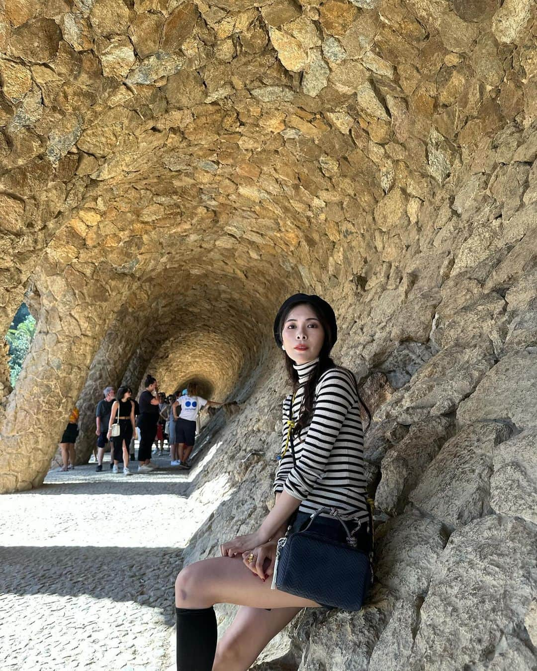 Yuika Matsuさんのインスタグラム写真 - (Yuika MatsuInstagram)「📍スペイン旅行 in バルセロナ🇪🇸 　 グエル公園🦎 　 世界遺産"アントニ・ガウディの作品群”のひとつ。 　 タイル装飾を施したオブジェの数々が見れて 曲線を描く建物も素敵すぎる💓  　 #ゆいか新婚旅行　 ⇧新婚旅行の投稿が好評だったので こちらのハッシュタグから全て見れるように まとめてます❤️ 　 #Spain#Barcelona  #旅行#海外旅行#バルセロナ#スペイン  #世界文化遺産 #ガウディ #建造物 #ヨーロッパ #スペイン#スペイン旅行#グエル公園　 #新婚旅行」11月20日 19時26分 - yuika00802