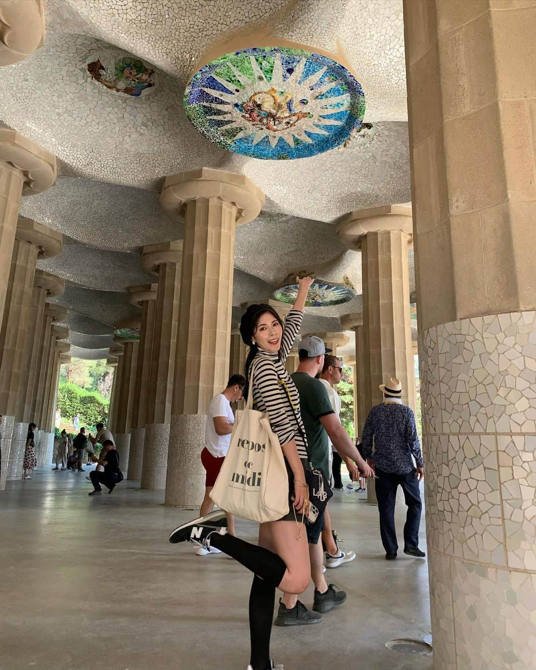 Yuika Matsuさんのインスタグラム写真 - (Yuika MatsuInstagram)「📍スペイン旅行 in バルセロナ🇪🇸 　 グエル公園🦎 　 世界遺産"アントニ・ガウディの作品群”のひとつ。 　 タイル装飾を施したオブジェの数々が見れて 曲線を描く建物も素敵すぎる💓  　 #ゆいか新婚旅行　 ⇧新婚旅行の投稿が好評だったので こちらのハッシュタグから全て見れるように まとめてます❤️ 　 #Spain#Barcelona  #旅行#海外旅行#バルセロナ#スペイン  #世界文化遺産 #ガウディ #建造物 #ヨーロッパ #スペイン#スペイン旅行#グエル公園　 #新婚旅行」11月20日 19時26分 - yuika00802