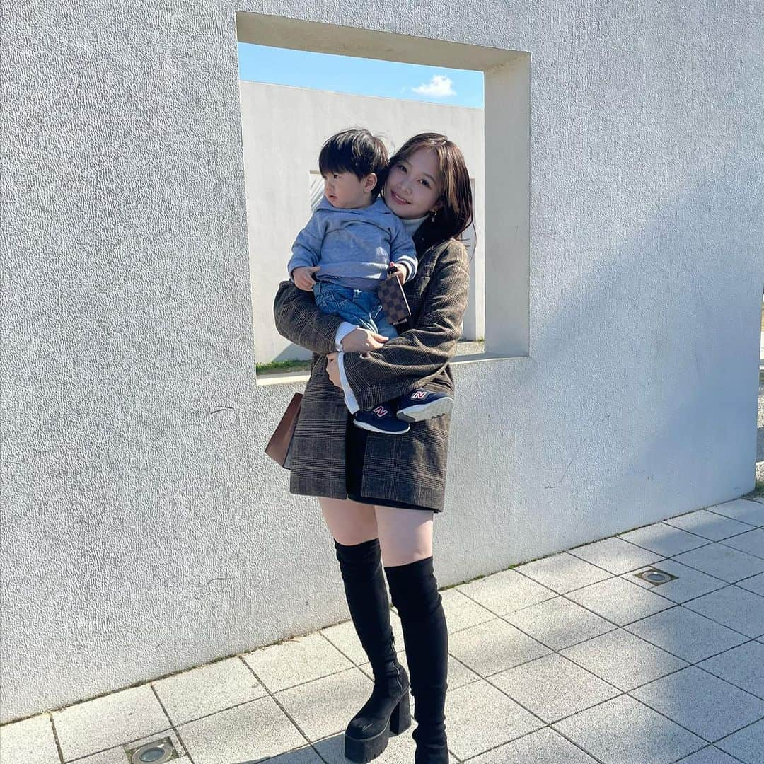 新田あゆなさんのインスタグラム写真 - (新田あゆなInstagram)「・ 家族day👨‍👩‍👦♡ 最近ゆっくりお出かけしてなかったから久しぶりに家族で泉南ロングパークへ🚗³₃、  出店とか沢山出ててすっごい賑わってた～!! 色んなワンチャン🐶達にも会えて癒されたなぁ🤍  #家族の時間  #幸せな瞬間をもっと世界に」11月20日 19時26分 - ayu.3209