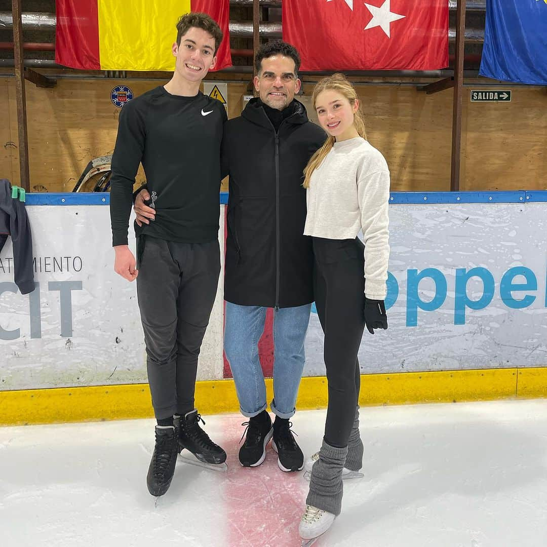 キリル・ハリャヴィンさんのインスタグラム写真 - (キリル・ハリャヴィンInstagram)「🔥Thank You @antonionajarro for coming to our practice of @sk_icedance today! It’s always a pleasure to learn from You! Thanks for Yours details, advices, and inspiration! 🫶🏻🫶🏻🫶🏻 #SKfamily⛸️」11月20日 19時28分 - kirill_khalyavin