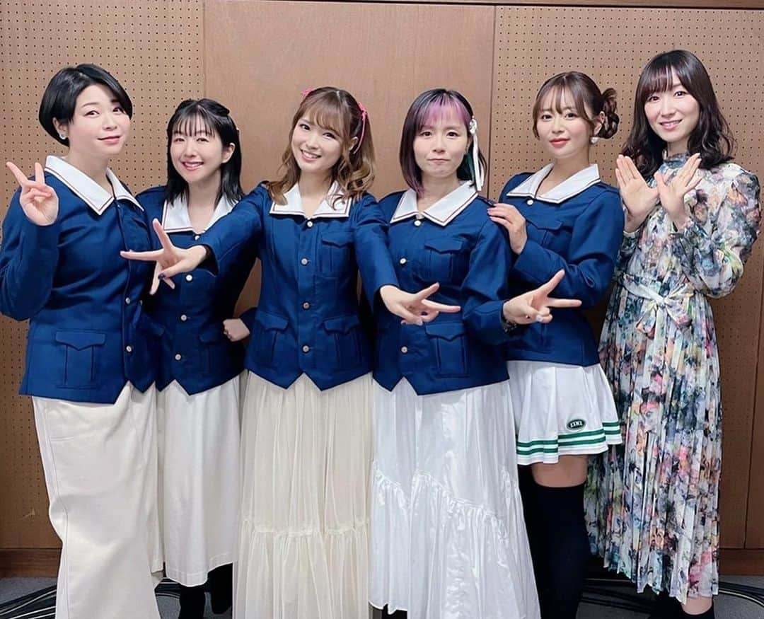 井口裕香さんのインスタグラム写真 - (井口裕香Instagram)「💙💙💙 2023/11/19 大洗あんこう祭2023 「ガールズ＆パンツァー」スペシャルステージ 〜ただいま、おかえり、大洗！〜 昨日は本当にありがとうございました！ また来年も、大洗でお会いしましょう！ ３日後から始まる4D、4DX上映もおたのしみに〜😎🎞️ さいごは、主題歌をうたってくださっている ChouChoさんとあんこうチームみんなで集合写真です♡  ４年ぶりのあんこう祭の話、今日のむ〜んでしちゃう〜！」11月20日 19時28分 - ooo31_iguchiyuka_31ooo