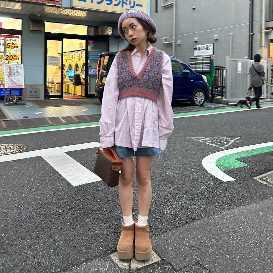 塩川裕美さんのインスタグラム写真 - (塩川裕美Instagram)「🩷  .  .  .  #ootd #ootdfashion #ganni #leinwande  #秋服 #秋服コーデ」11月20日 19時30分 - hiromin_0212