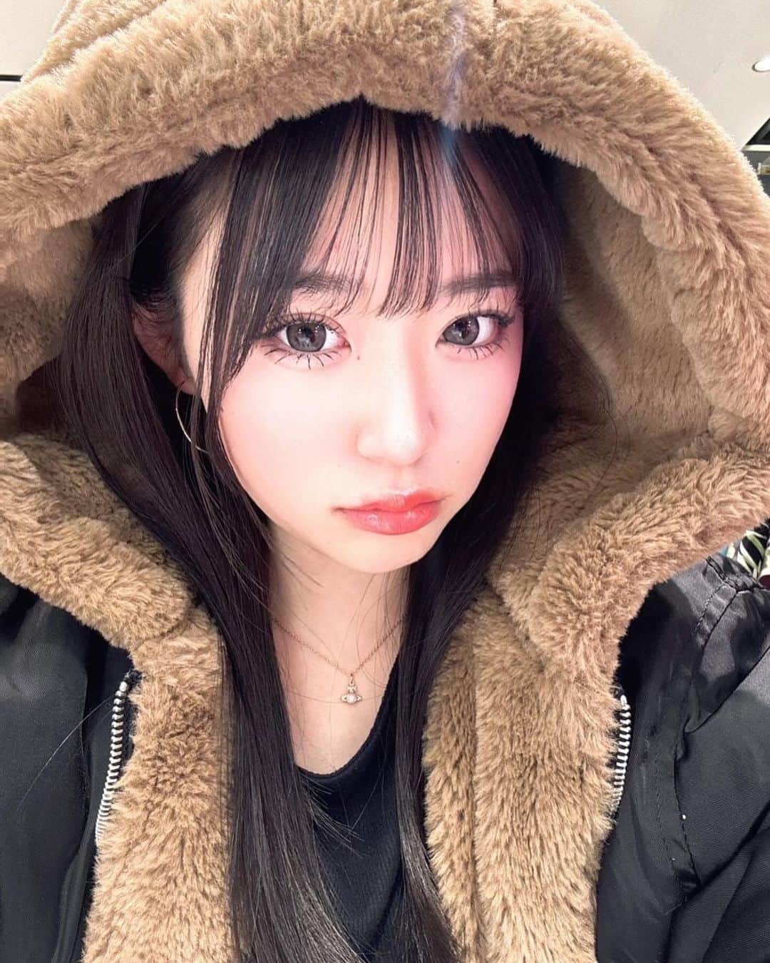 本田るあのインスタグラム：「冬ってどんだけ服着てもさむいのなくならない。🥶🧊」