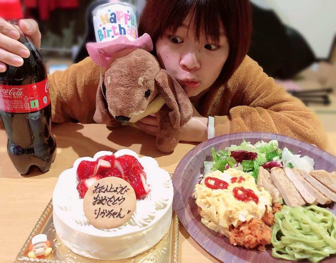 櫻井里花のインスタグラム：「いつまでも催したい会🐶🎂 ことしは富岡の #パティスリーシェノン  うまあああ！！！」