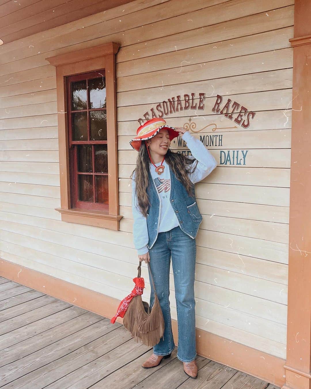 KONDOUMIYUのインスタグラム：「⁡ ⁡ ⁡ 𝐉𝐞𝐬𝐬𝐢𝐞 𝐟𝐚𝐬𝐡𝐢𝐨𝐧 🐄🇺🇸♥️ ⁡ 古着屋さんで出会った デニムのボアベストが可愛くて 絶対デニデニで着たかった〜 👖 ⁡ ⁡」