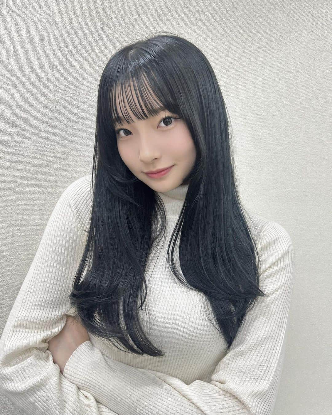 里仲菜月のインスタグラム：「冬になるとタートルネックばっかり着ちゃう❄️」