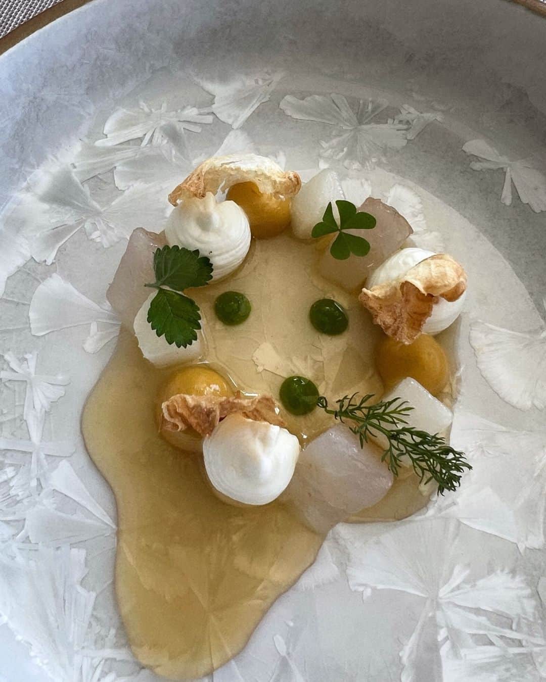 エミ・レナータのインスタグラム：「Food is not just fuel, it’s an experience.」