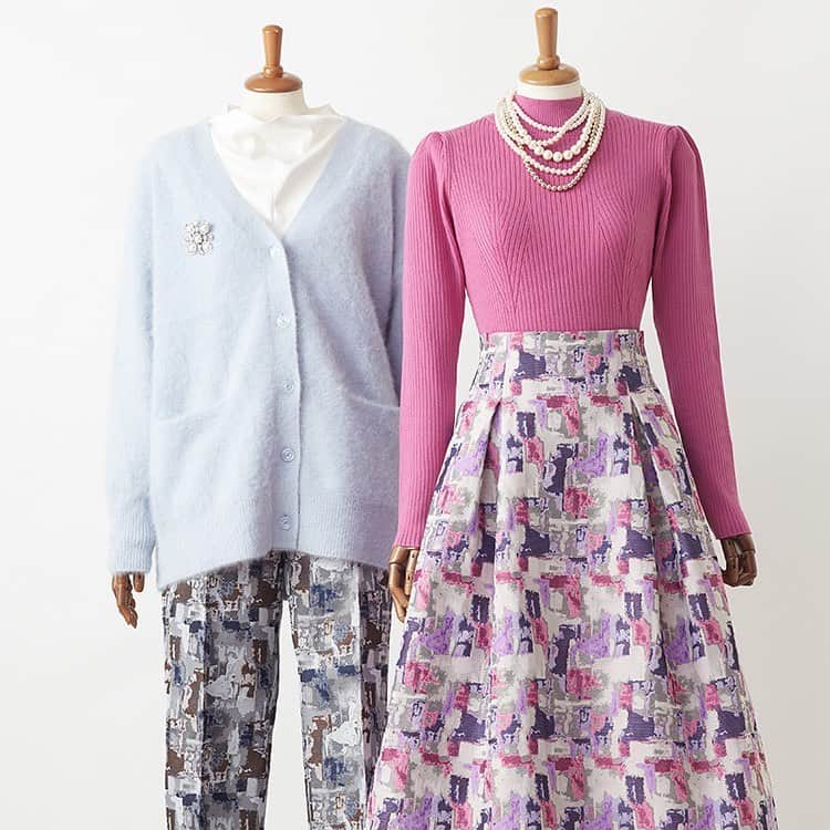 TIARAのインスタグラム：「"Color Jacquard"  TIARAオリジナルのカラージャガード。 他にはない色と柄が特徴的で、 シンプルなコーディネートでも華やかにまとまります。  繊細で光沢があり、高級感のある素材。 ハリがあり、パンツ・スカートともに立体感のある仕上がりです。  店頭・オンラインストアにてぜひご覧ください！」
