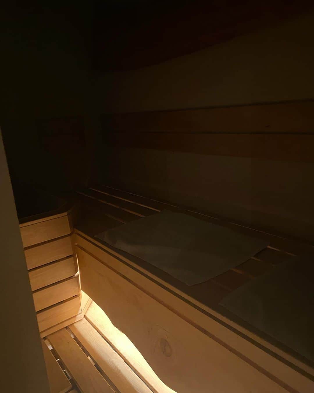 室原彩夏さんのインスタグラム写真 - (室原彩夏Instagram)「ㅤㅤㅤㅤㅤㅤㅤㅤㅤㅤㅤㅤㅤ 初 個室サウナ🧖🏻‍♀️💖✨ @sway_gaienmae  お洒落で綺麗で水風呂完備で 置いてあるスキンケアは @threecosmetics 👽🎀✨ ㅤㅤㅤㅤㅤㅤㅤㅤㅤㅤㅤㅤㅤ サウナハットも水着も無料で貸し出してくれるから 荷物少なくてよき ㅤㅤㅤㅤㅤㅤㅤㅤㅤㅤㅤㅤㅤ さいこうでした🧖🏻‍♀️ ㅤㅤㅤㅤㅤㅤㅤㅤㅤㅤㅤㅤㅤ #sauna #サウナ」11月20日 20時01分 - muro_aya
