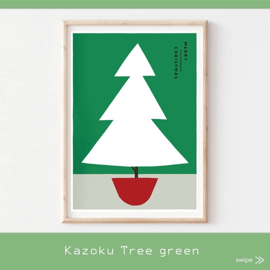 gracocoro Ryoko ONLINE SHOP＜グラこころ＞のインスタグラム：「グラこころのインテリアposter 家族ツリー　green 🎄  ツリーを飾るスペースが無くって… という方に人気の家族ツリー🎄 飾っておくだけで クリスマスの雰囲気になります🎅❤️  普段は飾っておいて さっと床に置いて お子様と一緒に撮影してもかわいいです💝  また、 お子様と一緒にツリーの部分に 丸シールや星のシールを貼って 飾り付けをプラスしても🌟  様々な方法で 楽しんでいただけると嬉しいです🎄  お色は3色展開。 こちらのgreenは クリスマスの王道カラー❤️💚  パッと華やかさがあって お部屋をパッとクリスマスムードにしてくれますよ🤗💕  さっと飾って長く楽しめる グラこころのインテリアアイテム ぜひチェックしてくださいね✨  🎄   ＼🤶期間限定受付中！／ ========================  クリスマス&お正月シリーズは 数量・期間限定販売。   受付期間は ◎11/10(金)20：00〜12/12(火)まで 📦発送は11/13より順次となります。  ※予定販売数に達し次第、SOLD OUTとなります。 ※他の商品と一緒のご注文も可能です ※お誕生日用商品も混みあうことが予想されますので、通常よりお届けまでに1〜3営業日余分にいただく場合がございます。  ========================  大人気のクリスマス&お正月シリーズ✨  今年だけの特別な思い出を おうちで楽しく残しませんか🤗💕  ________________________  一枚、貼るだけ。 おうちが写真館になる。  グラこころオンラインショップは @gracocoryoko  プロフィール欄リンクHPから  ________________________  #親バカ部 #ママライフ #ママカメラ #パパカメラ #お正月 #家族写真 #カメラ好き #女の子ママ #新米ママ #キッズファッション  #グラこころ #おうち写真館 #男の子ママ #男の子ベビー #女の子ベビー #gracocoro  #クリスマスツリー飾り付け #クリスマスパーティー #クリスマス飾り #クリスマス準備  #クリスマスフォト #はじめてのクリスマス #グラこころのクリスマス #クリスマス2023 #christmas2023 #クリスマス雑貨 #クリスマスプレゼント #男の子baby #女の子」