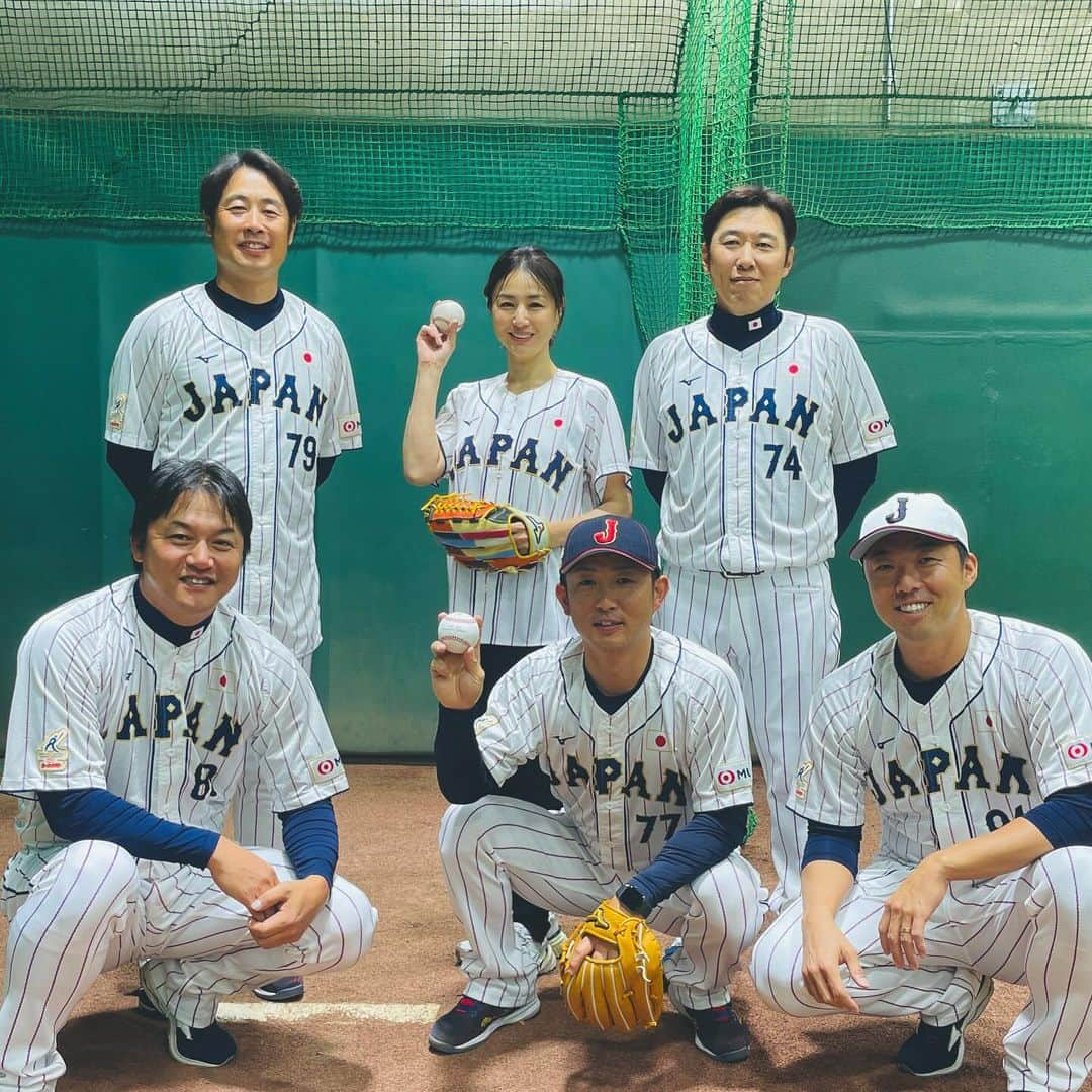 下剋上球児さんのインスタグラム写真 - (下剋上球児Instagram)「. 昨夜、アジアプロ野球チャンピオンシップ の決勝戦で、美香さんこと #井川遥 さんが 始球式に登板しました✨ タイブレークからの劇的勝利で優勝🥇 感動でしたね👏 ⁡ 投球練習の時に皆さんと📷😇 第6話の試合シーンがまた 見たくなっちゃいますね⚾️💫 ⁡ #侍ジャパン #アジチャン #優勝おめでとう #11月26日よる9時第7話放送💥」11月20日 19時57分 - gekokujo_kyuji