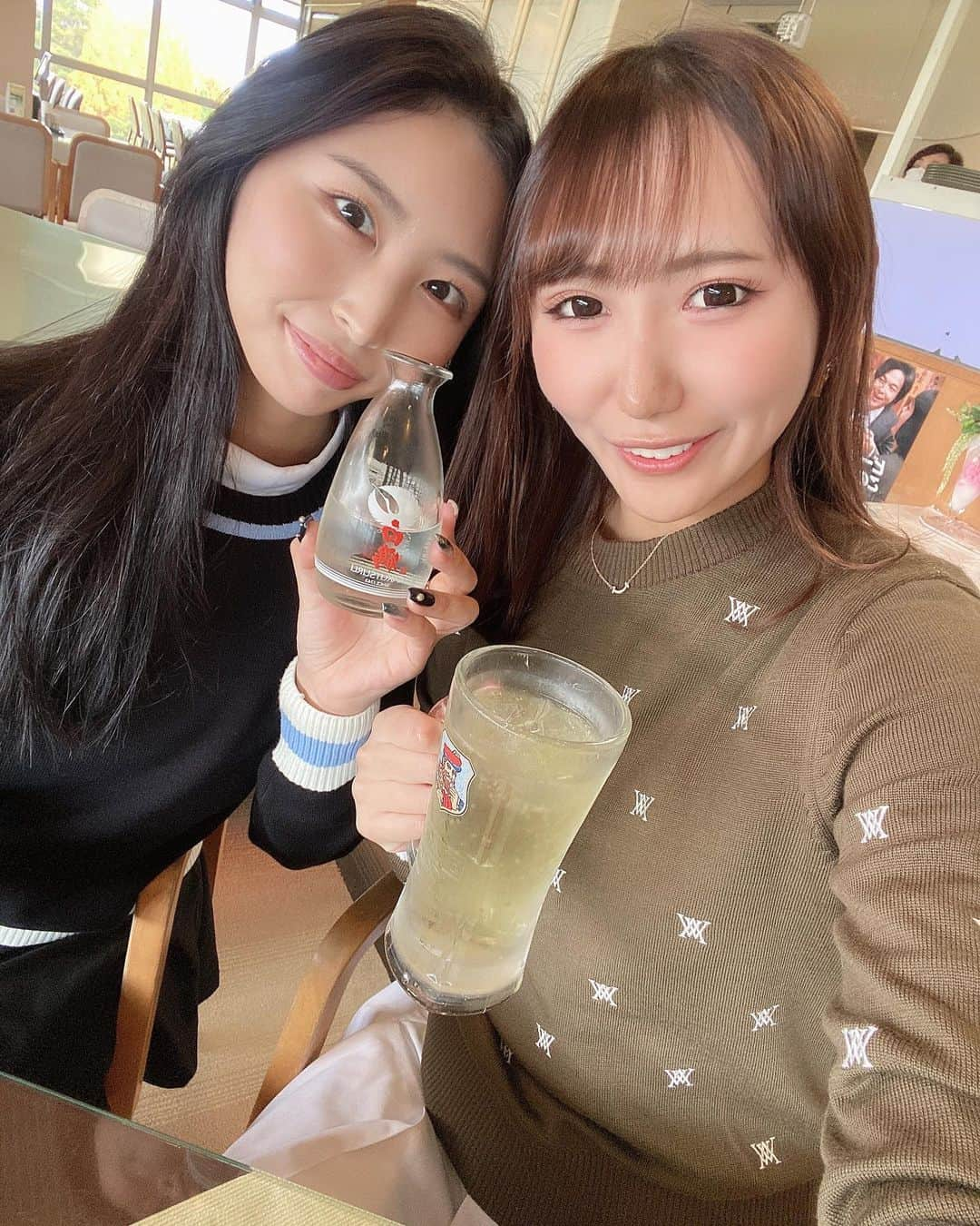 MIKIさんのインスタグラム写真 - (MIKIInstagram)「やっぱり寒くなってきた⛄️❄️ 日本酒🍶だぁ‼️笑 熱燗の季節がやってきた🤤💙 ＋3から始まったと思ったら そのあと連続パー✋✨で、 いける予感してんけど笑😆 いつも通りやった🥳🤧 今日も楽しかったからすぐ終わっちゃった🥺🎀💖  #ゴルフ女子 #ゴルフ女子と繋がりたい #関西ゴルフ女子 #関西ゴルファーと繋がりたい #ゴルフ上手くなりたい #ゴルフのお昼休憩 #飲兵衛ゴルファー #ゴルフ好きな人と繋がりたい #可愛い #韓国ゴルフウェア #ゴルフスタグラム #golfstagram #大人かわいい」11月20日 19時59分 - mktyy_golf