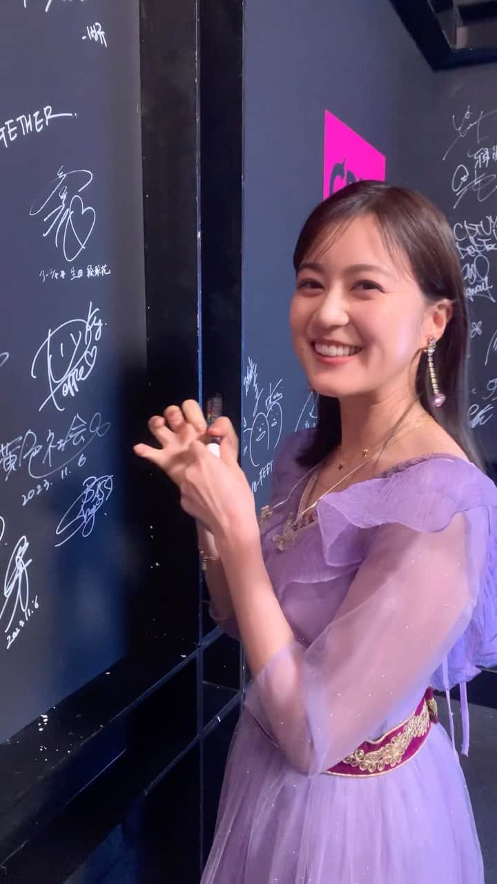 のインスタグラム：「#CDTVライブライブ インスタ限定！激レア★サインムービー配信中 #生田絵梨花 さん 「ウィッシュ~この願い~」を披露していただきました！ ⁡ 生田さんの力強く でも優しい歌声がとっても素敵でした、、、✨ そしてそして！！ ディズニープリンセスのように美しすぎます🥺👑 ⁡ 熱いステージをありがとうございました♪ ⁡ #CDTV #TBS」