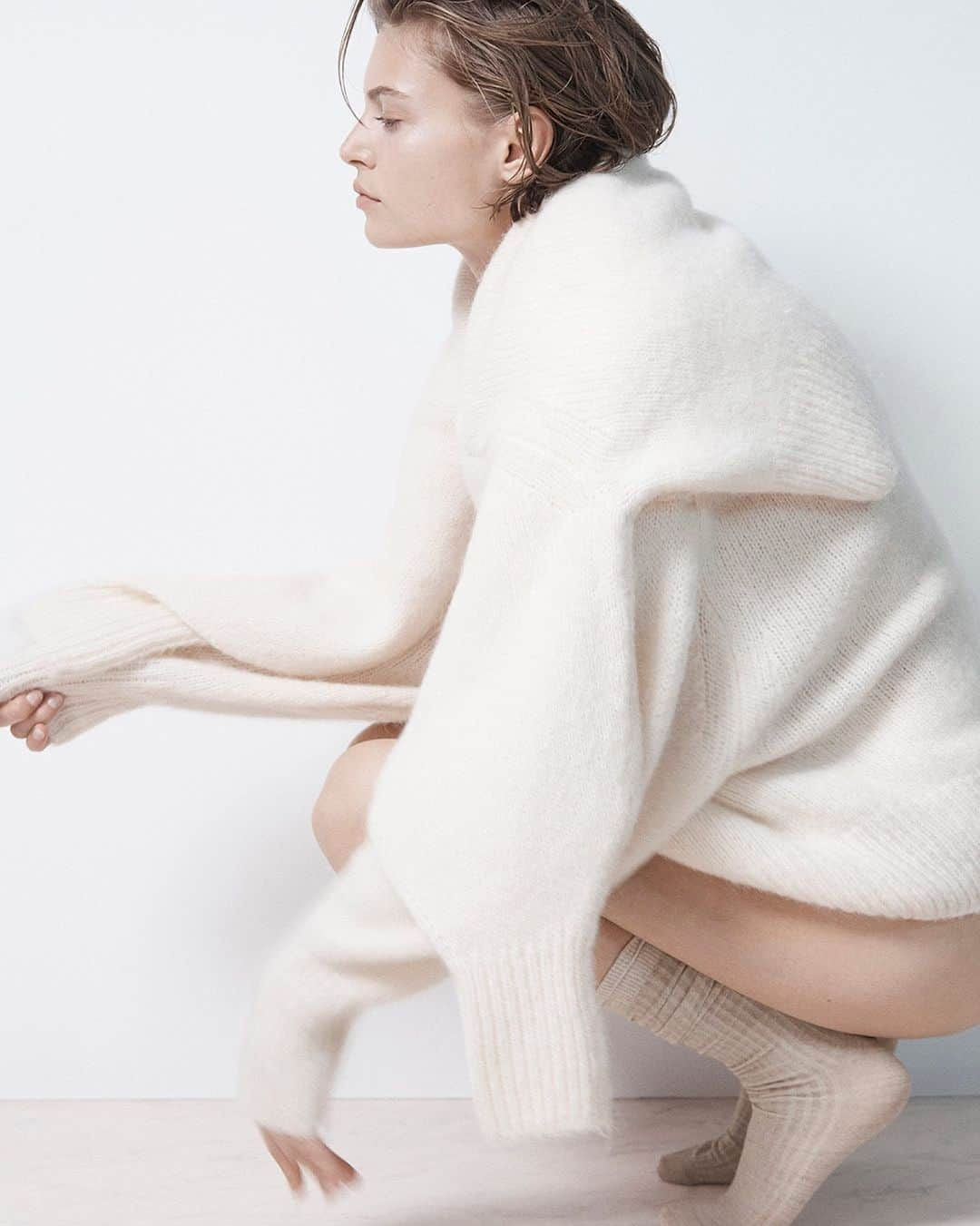 コスのインスタグラム：「Sumptuous knits​  Certified according to the Responsible Wool Standard」