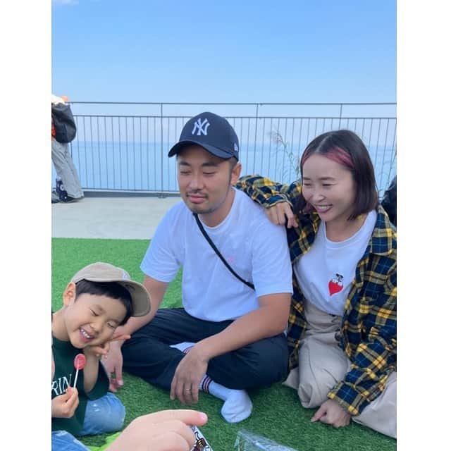 NON-Pのインスタグラム：「先週の金曜日、 パパと息子が、職場の先輩のご厚意で熱海旅行に行って居なかった日。  こんなにも1人で過ごすなんて、産後初めての事！  1人だと、こんなにも時間あるのー！！ って感動した笑  ゆっくりご飯食べたい 自分の好きなタイミングでゆっくりお風呂入りたい 好きなだけTV見たい 1人でゆっくり寝たい 起こされる事なく好きなだけ寝たい  全部普段から望んでた事だけど、 いざ1人になって、全部自由になったら、楽しいけどなんか…ハリがない。  とゆうか、寂しい。 めちゃくちゃ寂しかった！  ちょっとイライラしたり、ブーブー言いながらも、毎日慌ただしく過ごしてたのは、幸せなんだなと再確認したよ。  当たり前の事にこそ、幸せがある！  1人の時間が持てて、色んな事と向き合えたおかげで、家族に優しくなれました👨‍👩‍👦💕  これからもイラっとした時は、この時の気持ちを思い出そう😌  #当たり前は当たり前じゃない #家族　に #感謝 #当たり前の中にある幸せに気づく」