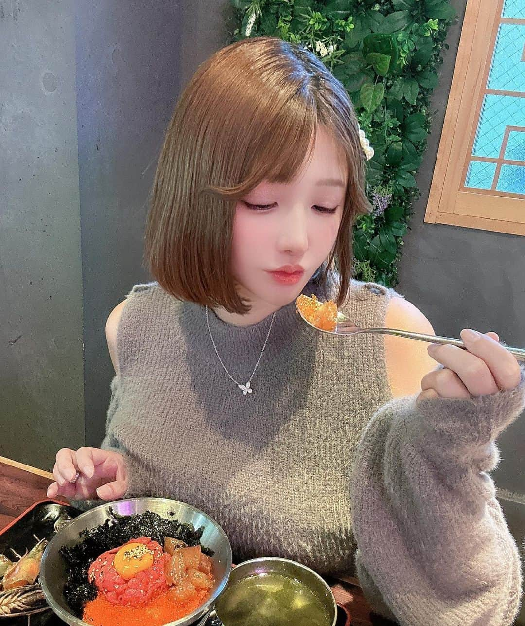 明日花リナさんのインスタグラム写真 - (明日花リナInstagram)「今日は食べてみたかったカンジャンセウユッケビビンバ🦐食べに行って映画OUT観てお買い物して楽しかったー☺️🩷 #クルバム#新大久保#カンジャンセウ#映画」11月21日 1時43分 - rina7701