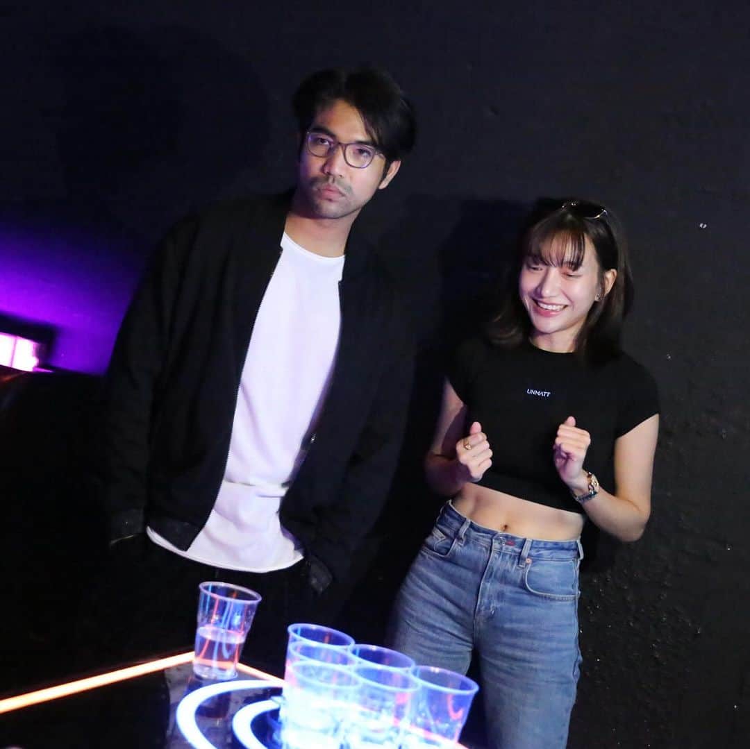 ニウィのインスタグラム：「Business talk? 🤔🤔🤔」