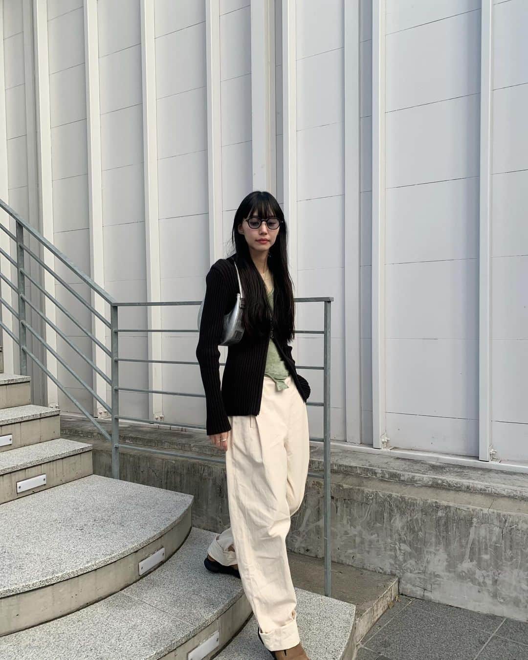 Shiho Sasakiさんのインスタグラム写真 - (Shiho SasakiInstagram)「🍺＋🍕＝💓  #outfit_shiho  #ファッション #コーディネート #今日のコーデ #今日のファッション #大人カジュアル #モードカジュアル #黒髪ロング#秋コーデ」11月20日 20時14分 - shihomurata0718