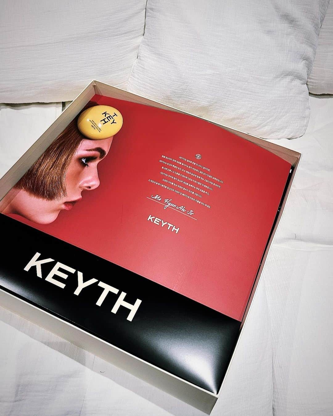 チョ・ヒョナのインスタグラム：「향긋하게 살자 🤍   @keythofficial #광고 🖤」