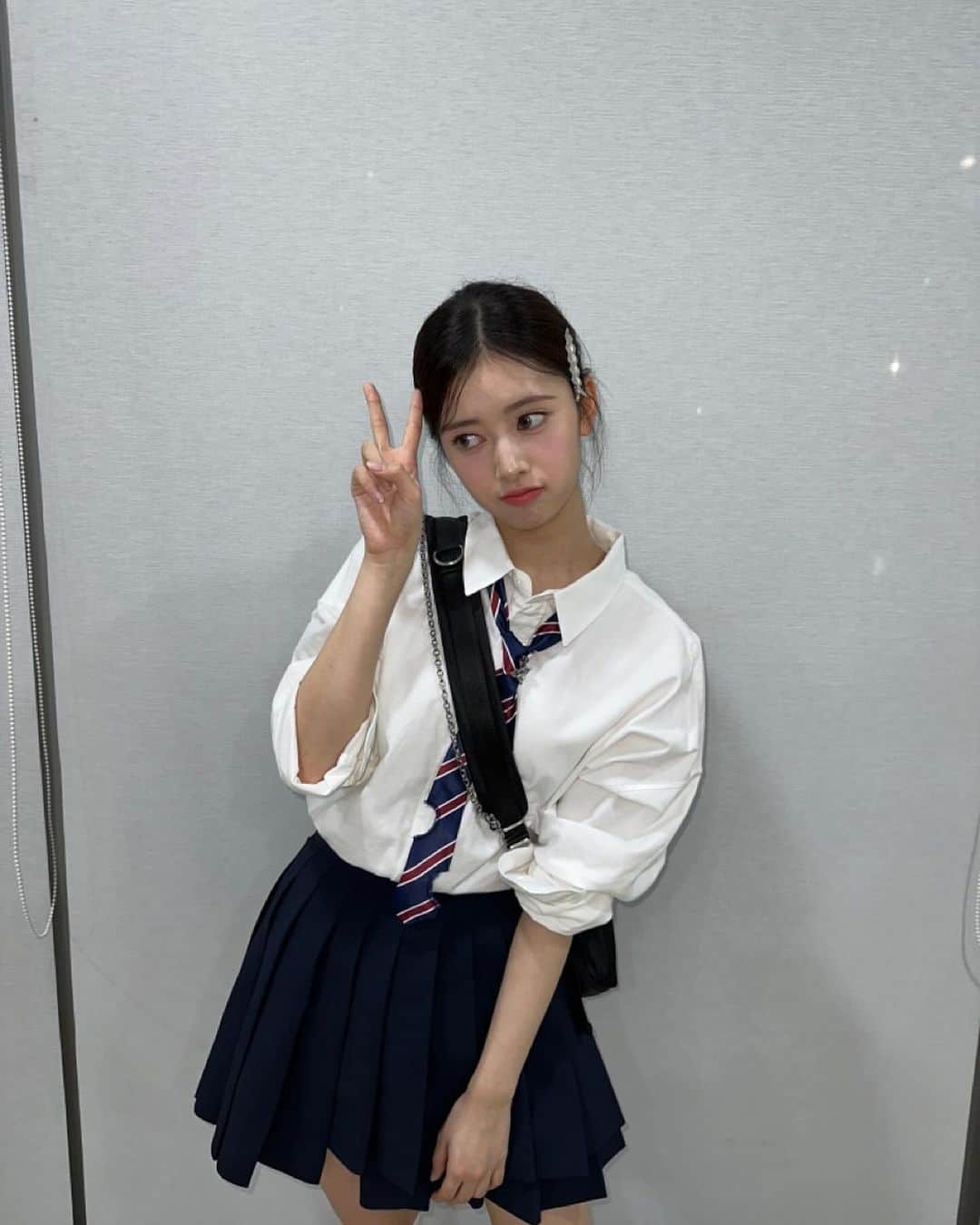 NiziUさんのインスタグラム写真 - (NiziUInstagram)「学生気分  학생느낌 좋지 ~~  Loving my student look 👩‍🎓  #NiziU #RIMA #HEARTRIS #NPOP」11月20日 20時16分 - niziu_artist_official