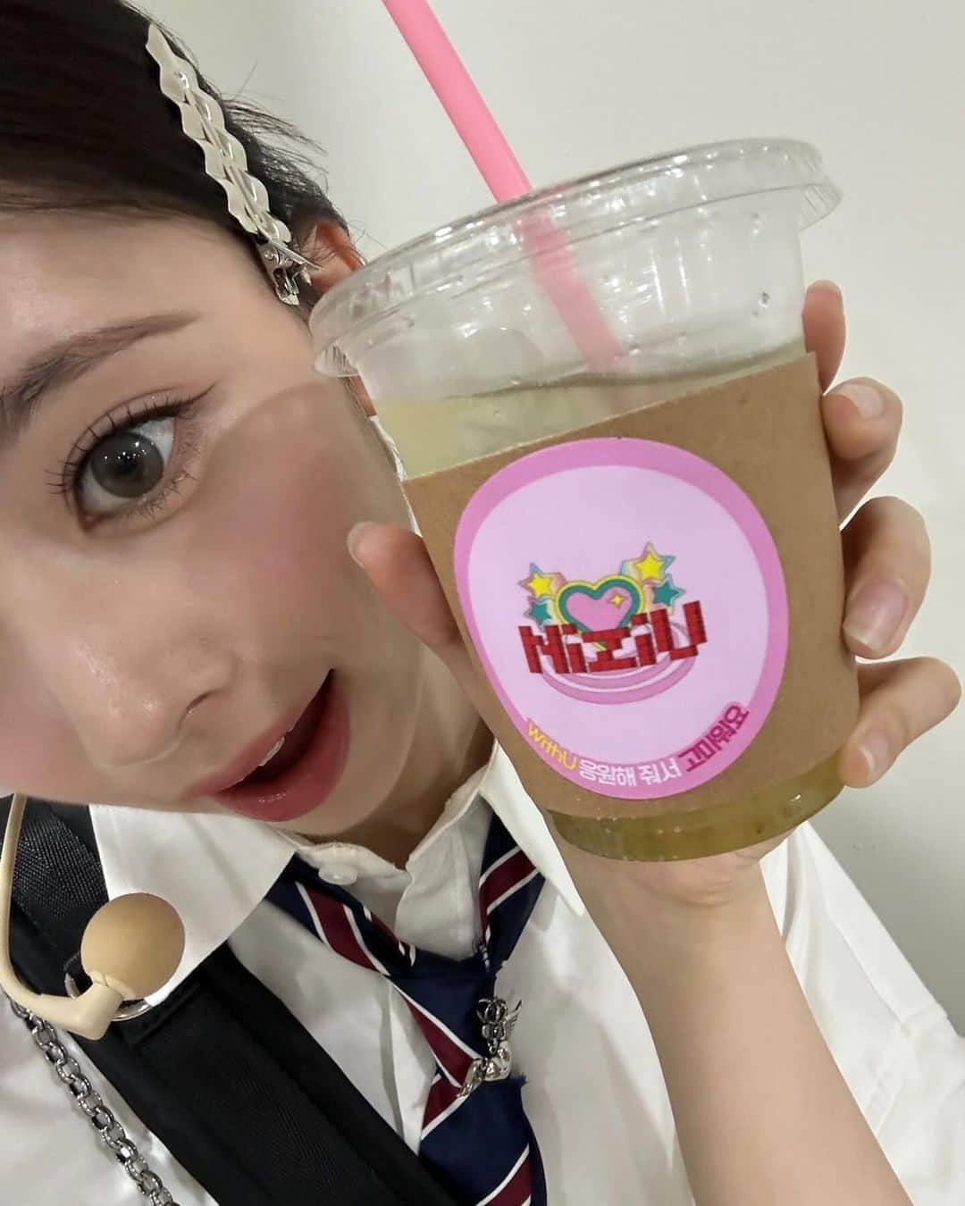NiziUさんのインスタグラム写真 - (NiziUInstagram)「学生気分  학생느낌 좋지 ~~  Loving my student look 👩‍🎓  #NiziU #RIMA #HEARTRIS #NPOP」11月20日 20時16分 - niziu_artist_official