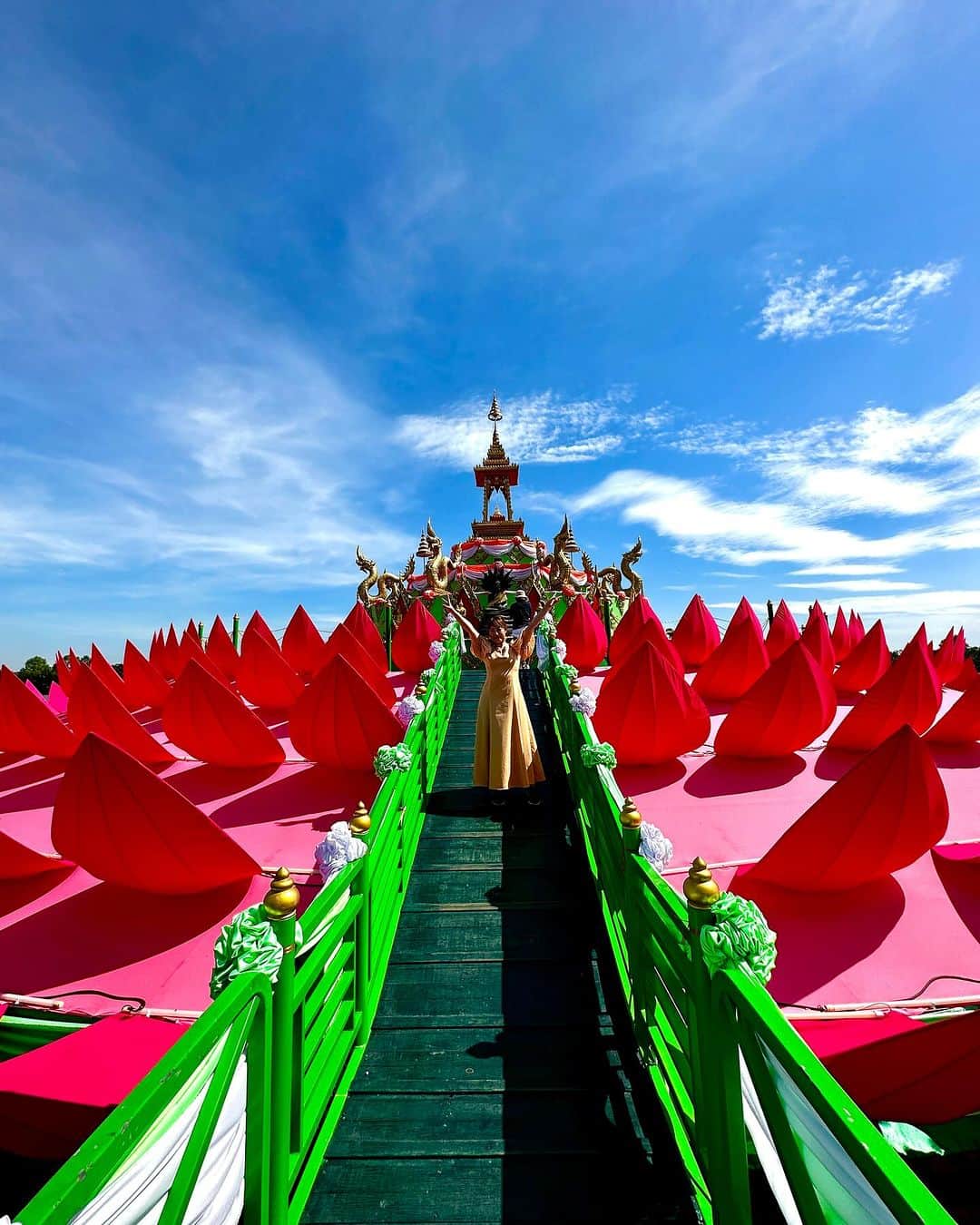 浅井未歩さんのインスタグラム写真 - (浅井未歩Instagram)「ワット・サマーン・ラッタナーラームという寺院。 (タイの地名って一生覚えれる気がしない、、😂)  ガネーシャ様に会いにいきました🐘💕  ガネーシャの周りには7色のネズミがいて、 自分の生まれた曜日の色のネズミに願いを伝えるとよいと言われていたのだけど、 生まれた曜日の色間違えてお願いしちゃった🐭  でもね、ここに行った次の日に 大きなお仕事が決まったのには驚いた🫨✨  振り返りながら、改めて感謝です🥲  #ガネーシャ #タイ旅行」11月20日 20時17分 - asaimiho____24