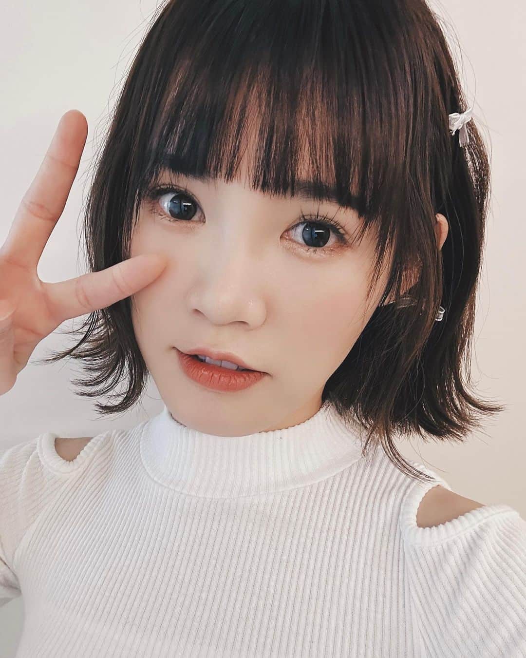 ウー・シンティーのインスタグラム：「喜歡的髮型  ⋯  最近腦部塞太多東西生不出文案了 ✧◝(⁰▿⁰)◜✧」